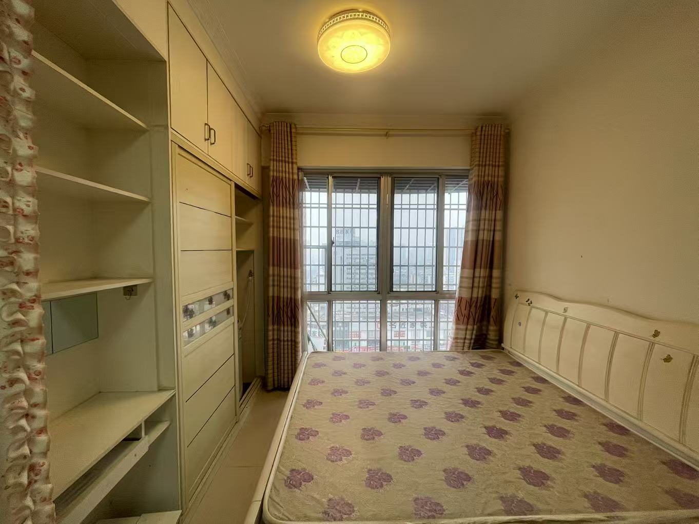 五洲富隆中心  1室1厅1卫    1000.0元/月室内图