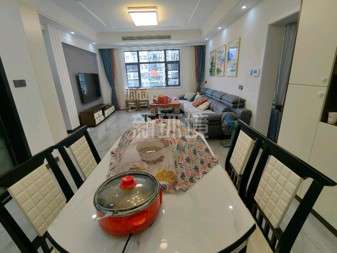 熙城春天 3室2厅2卫 81.0万 熙城春天 3室2厅2卫 81.0万客厅