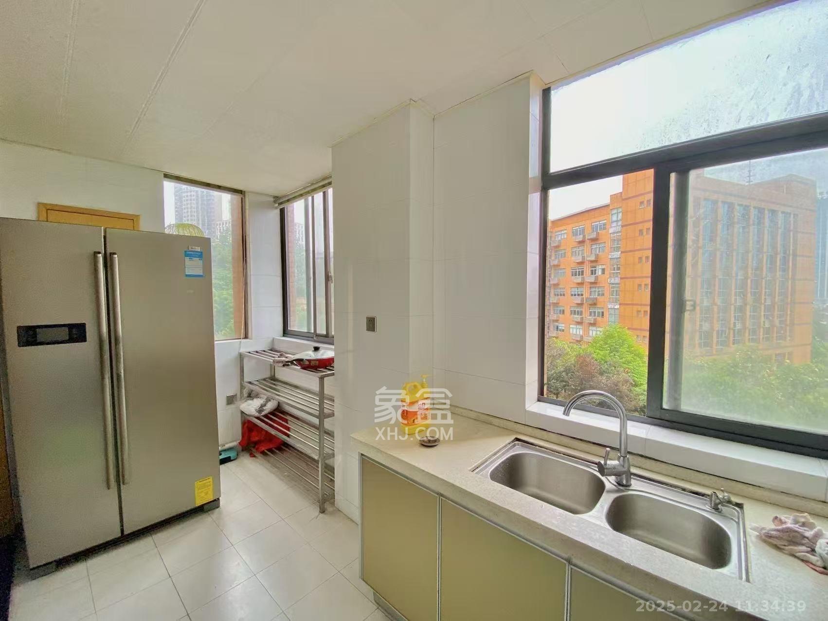 湖南省地震局单位宿舍 3室2厅2卫 3000.0元/月 湖南省地震局单位宿舍 3室2厅2卫 3000.0元/月室内图