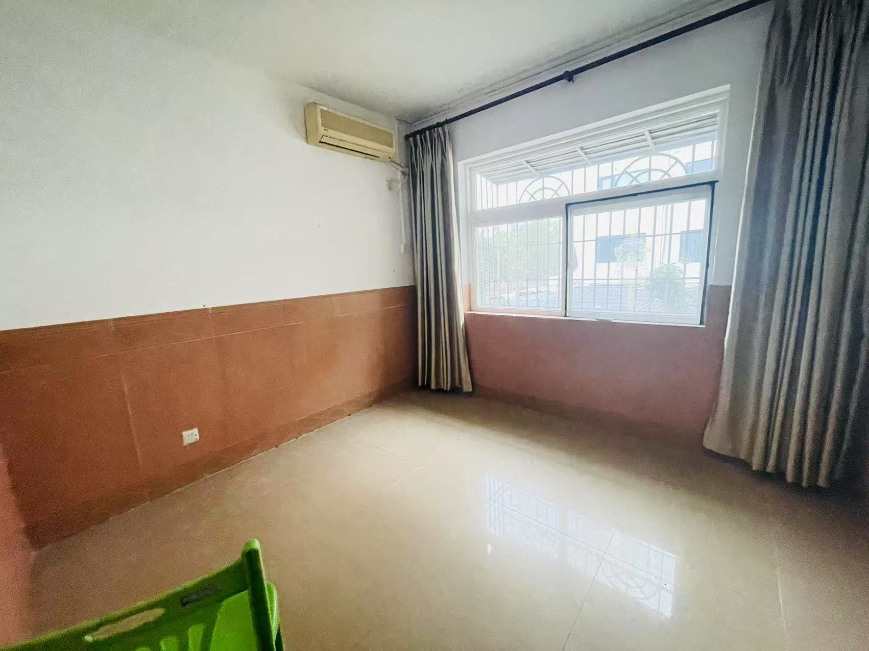 甸昆路9号 8室3厅4卫 9000.0元/月 甸昆路9号 8室3厅4卫 9000.0元/月室内图