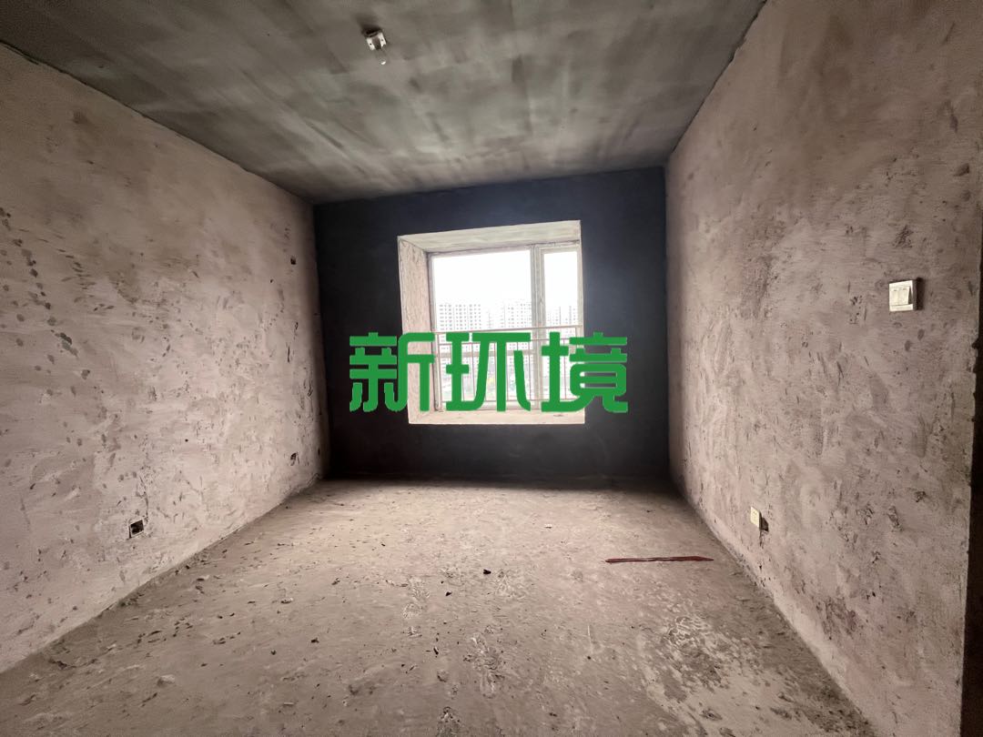 高盛澧园一二期  4室2厅2卫   110.00万客厅