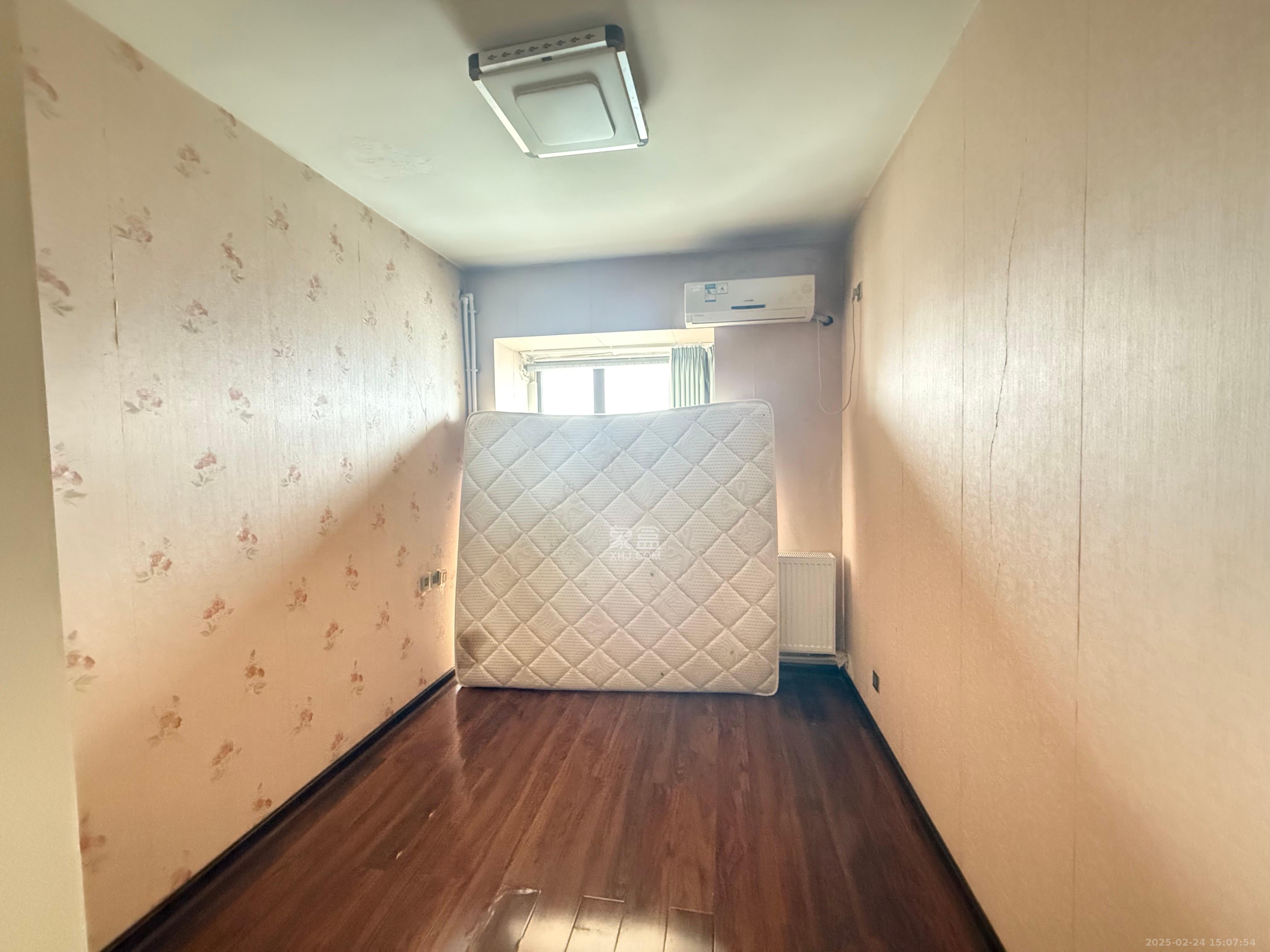 西街花园  3室2厅2卫   4200.00元/月室内图