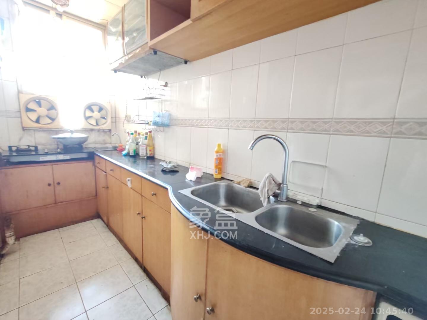 中国人民财产股份公司宿舍(人民保险公司宿舍) 3室2厅2卫 2100.0元/月 中国人民财产股份公司宿舍(人民保险公司宿舍) 3室2厅2卫 2100.0元/月室内图