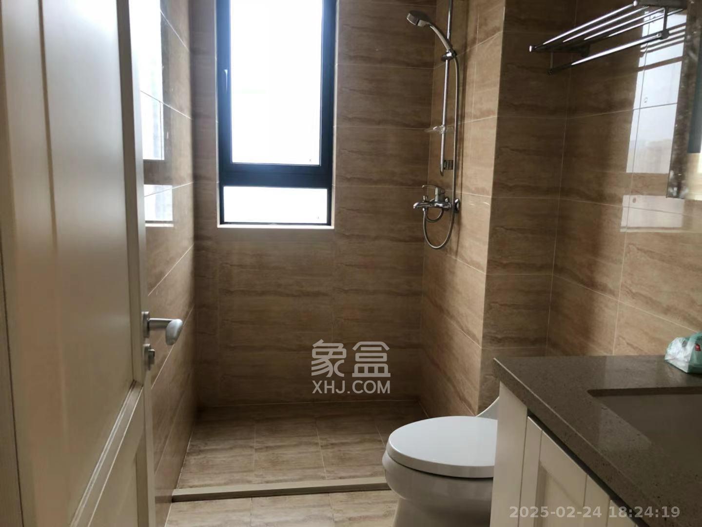 万科魅力之城锋镜里  3室2厅2卫    3000.0元/月室内图