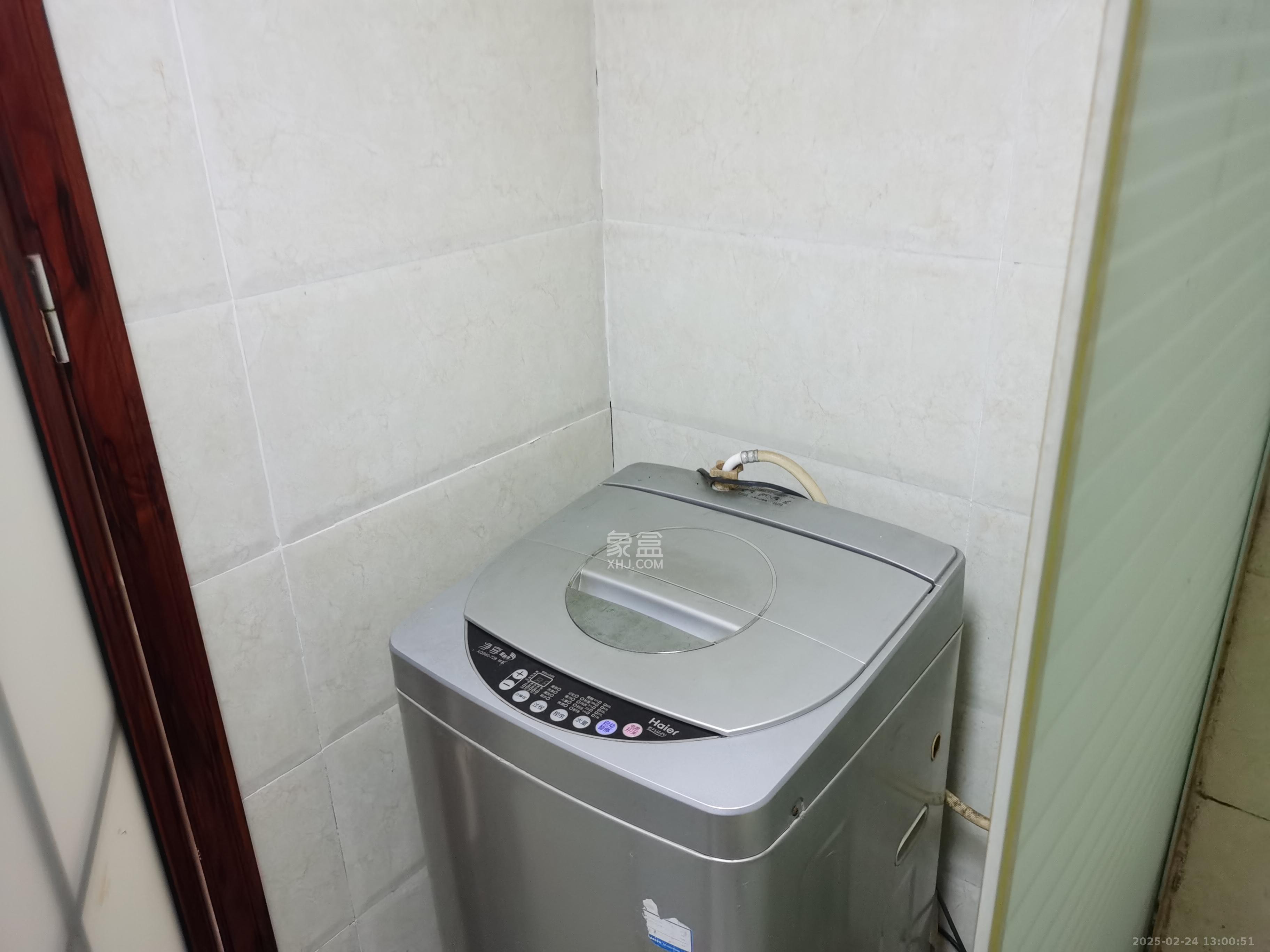 新富城 3室2厅1卫 2800.0元/月 新富城 3室2厅1卫 2800.0元/月室内图