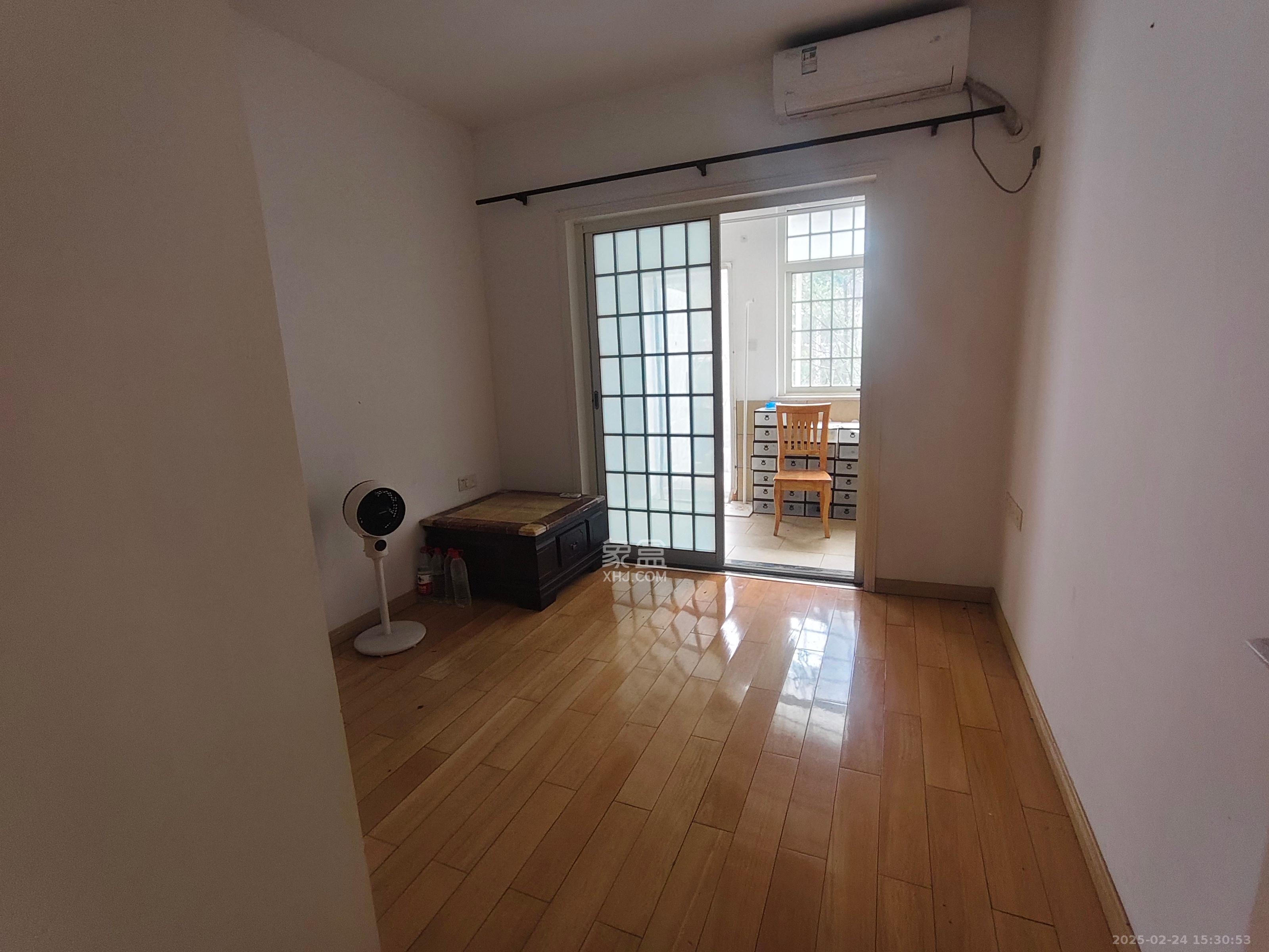 阳明山庄  3室2厅2卫   2700.00元/月室内图