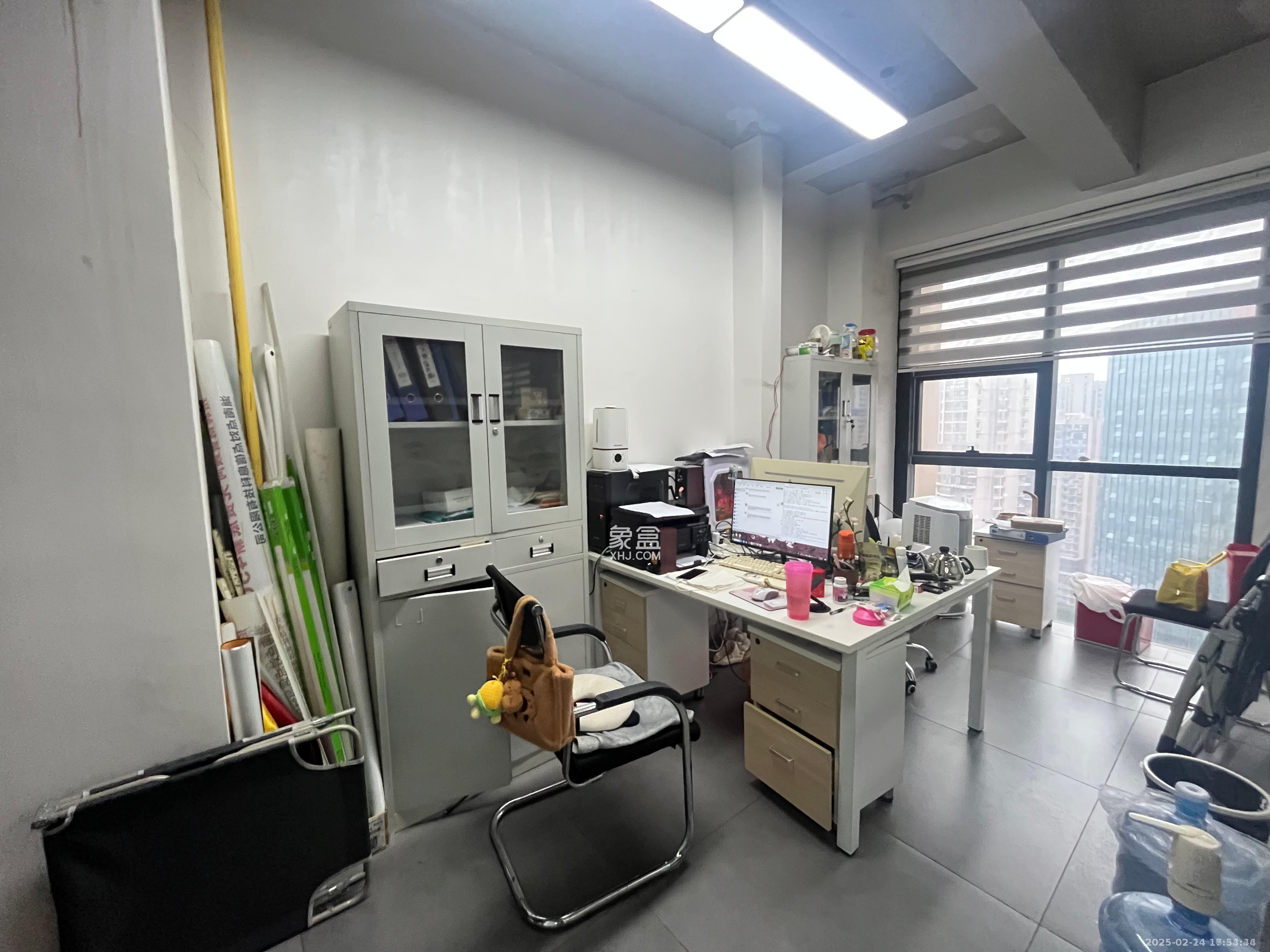 万坤图财富广场  1室1厅1卫    7600.0元/月室内图