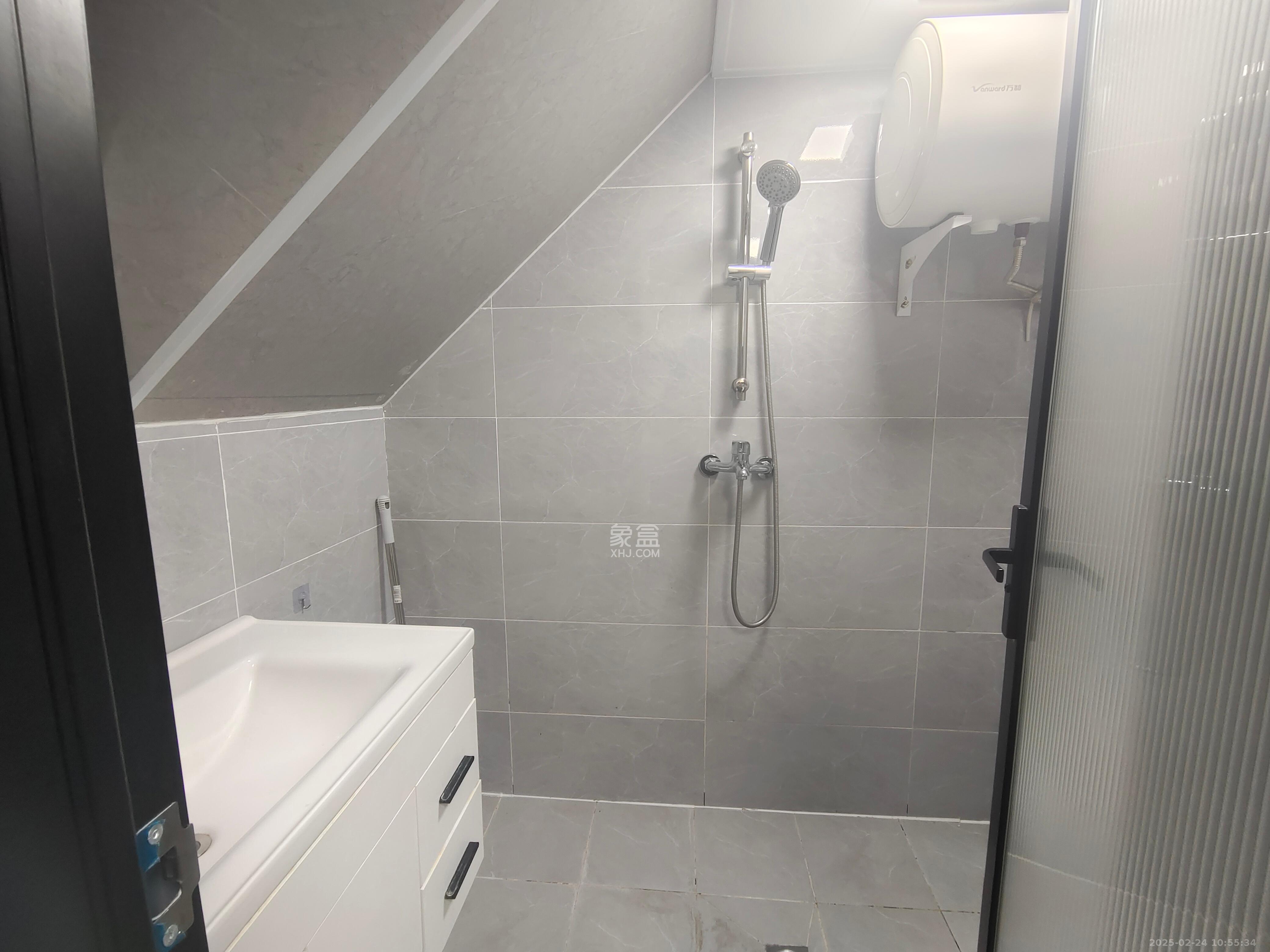 越秀悦湖台  1室1厅1卫    2600.0元/月 越秀悦湖台  1室1厅1卫    2600.0元/月室内图