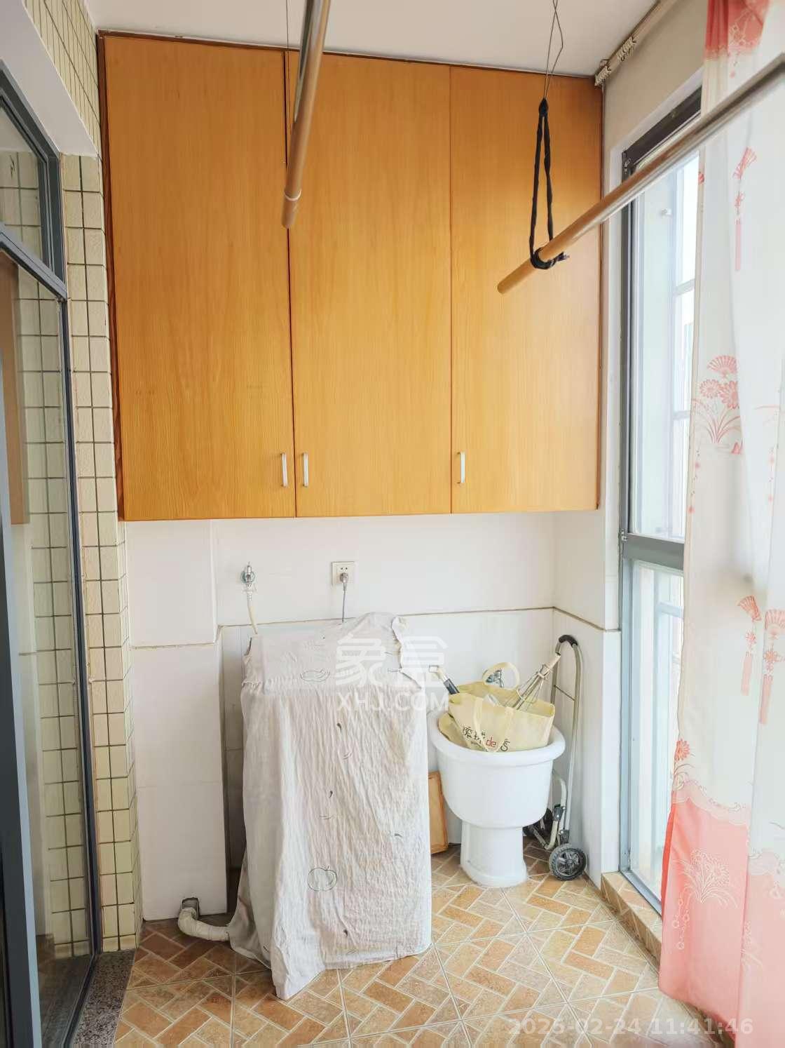 巢之恋  3室2厅2卫   2300.00元/月室内图