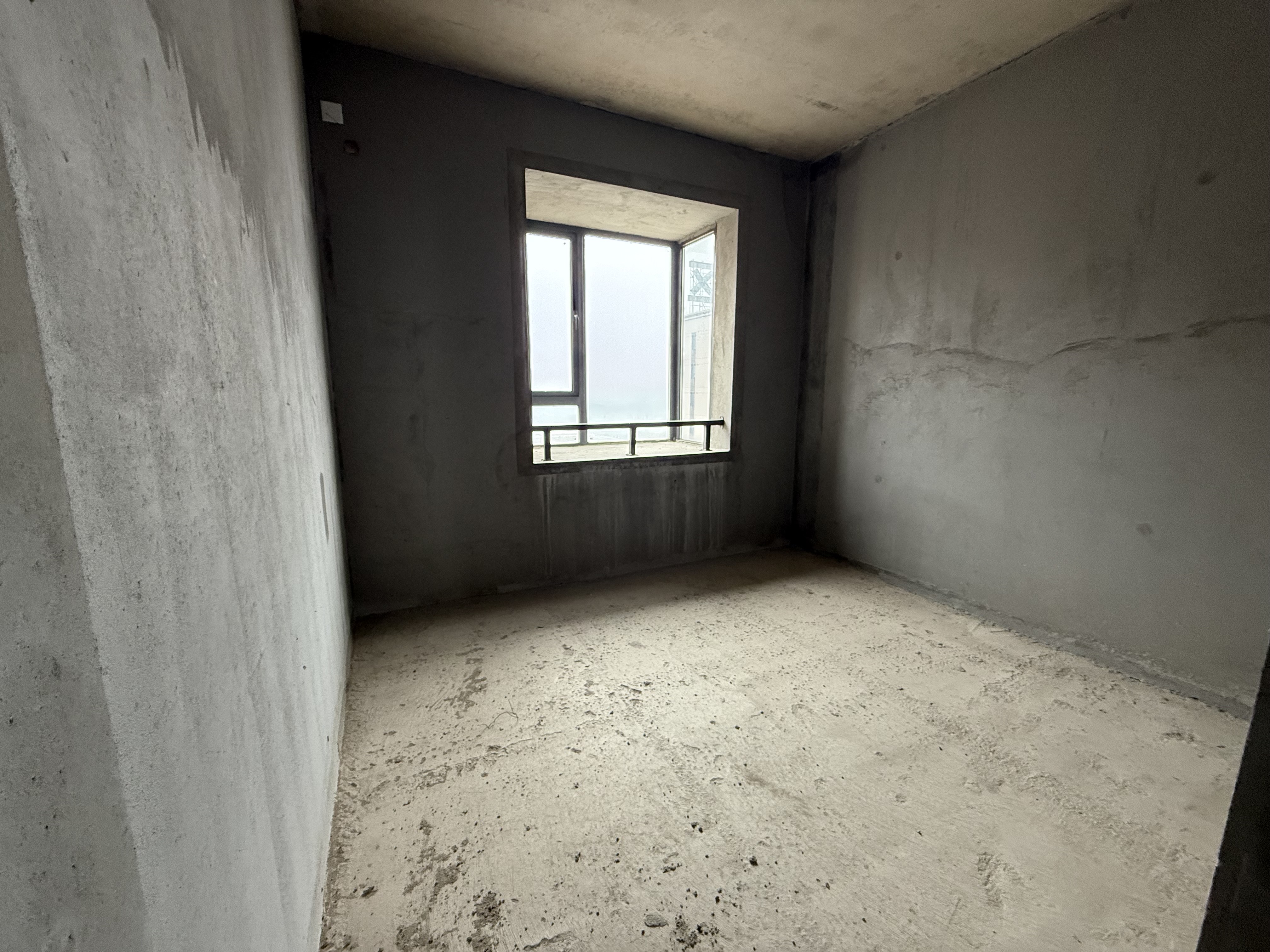 吉鸿花园 3室2厅2卫 63.8万 吉鸿花园 3室2厅2卫 63.8万客厅