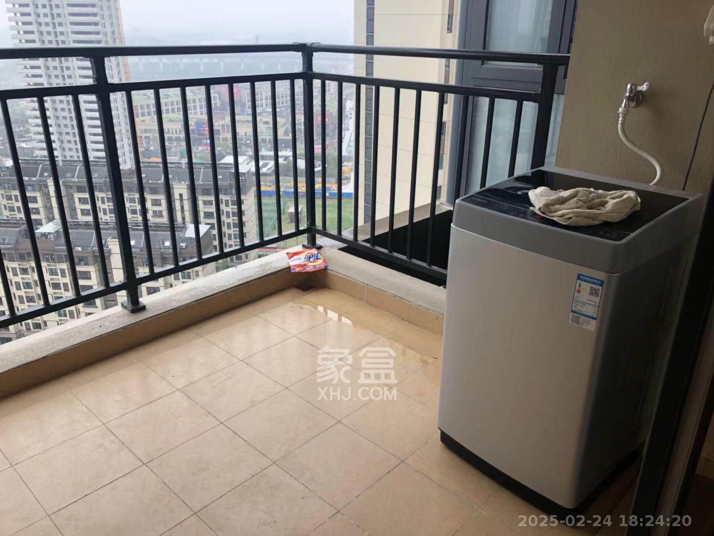 万科魅力之城锋镜里  3室2厅2卫    3000.0元/月室内图