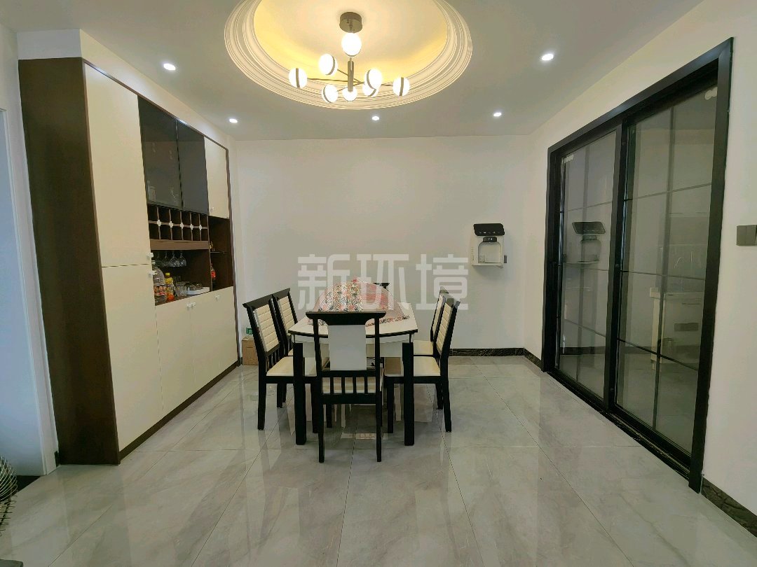 熙城春天 3室2厅2卫 81.0万 熙城春天 3室2厅2卫 81.0万客厅