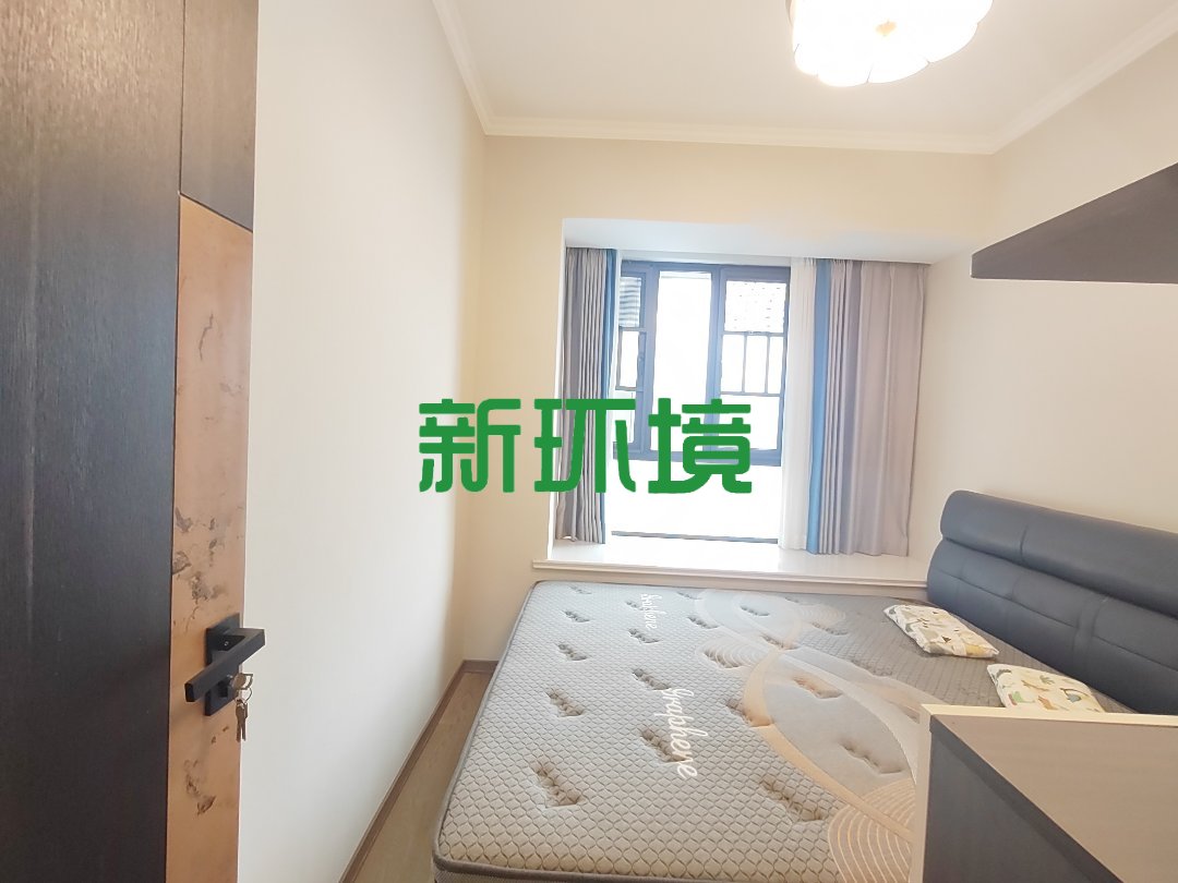 昊天珑璟湾  4室2厅2卫   112.00万卧室