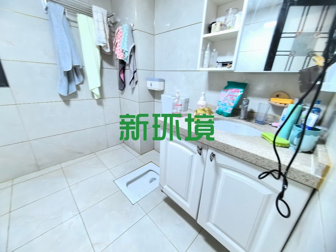 公园世家  3室2厅1卫   64.80万客厅