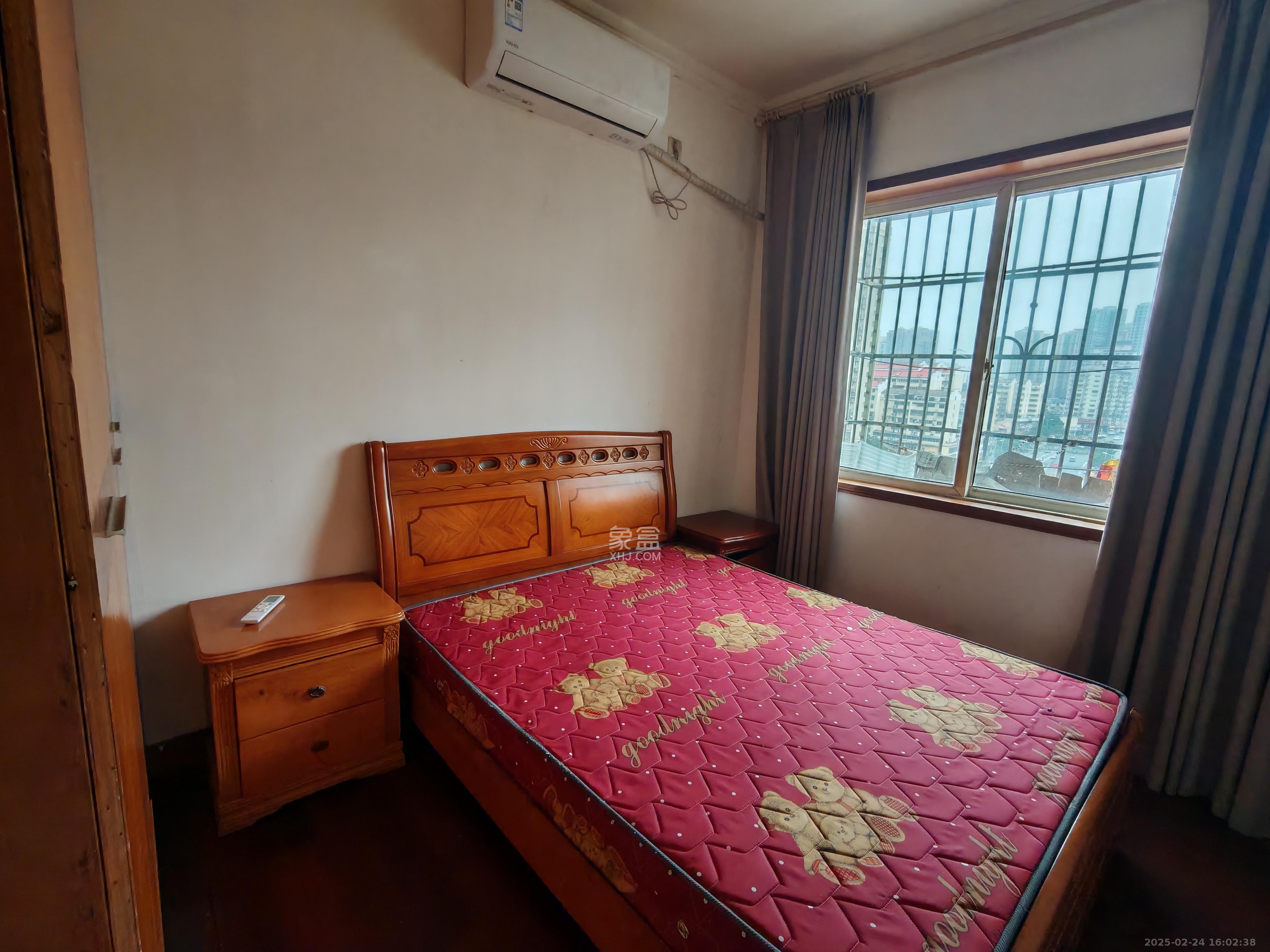 翡翠林居  4室2厅2卫    2200.0元/月室内图