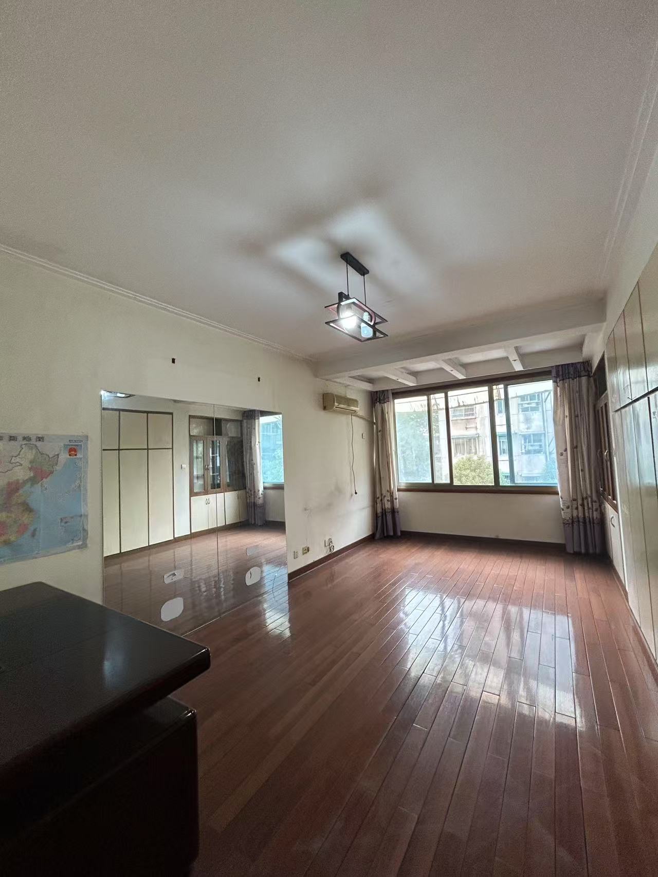 市委办公厅宿舍 3室2厅2卫 2800.0元/月 市委办公厅宿舍 3室2厅2卫 2800.0元/月户型图