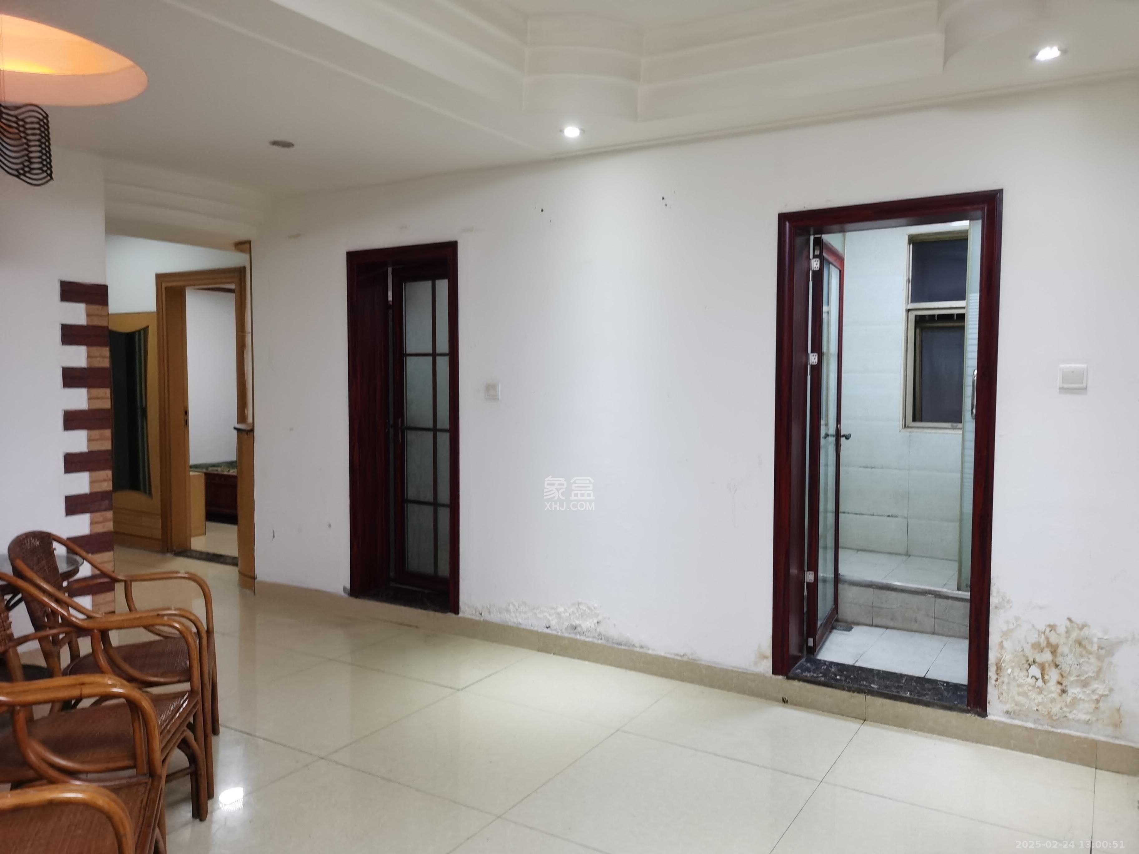 新富城 3室2厅1卫 2800.0元/月 新富城 3室2厅1卫 2800.0元/月室内图