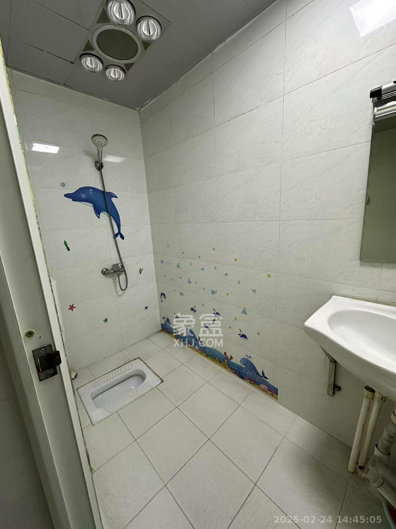 科大佳园北苑  4室2厅2卫    2400.0元/月室内图