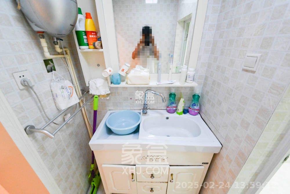 山水庭院 3室2厅2卫 2400.0元/月 山水庭院 3室2厅2卫 2400.0元/月室内图