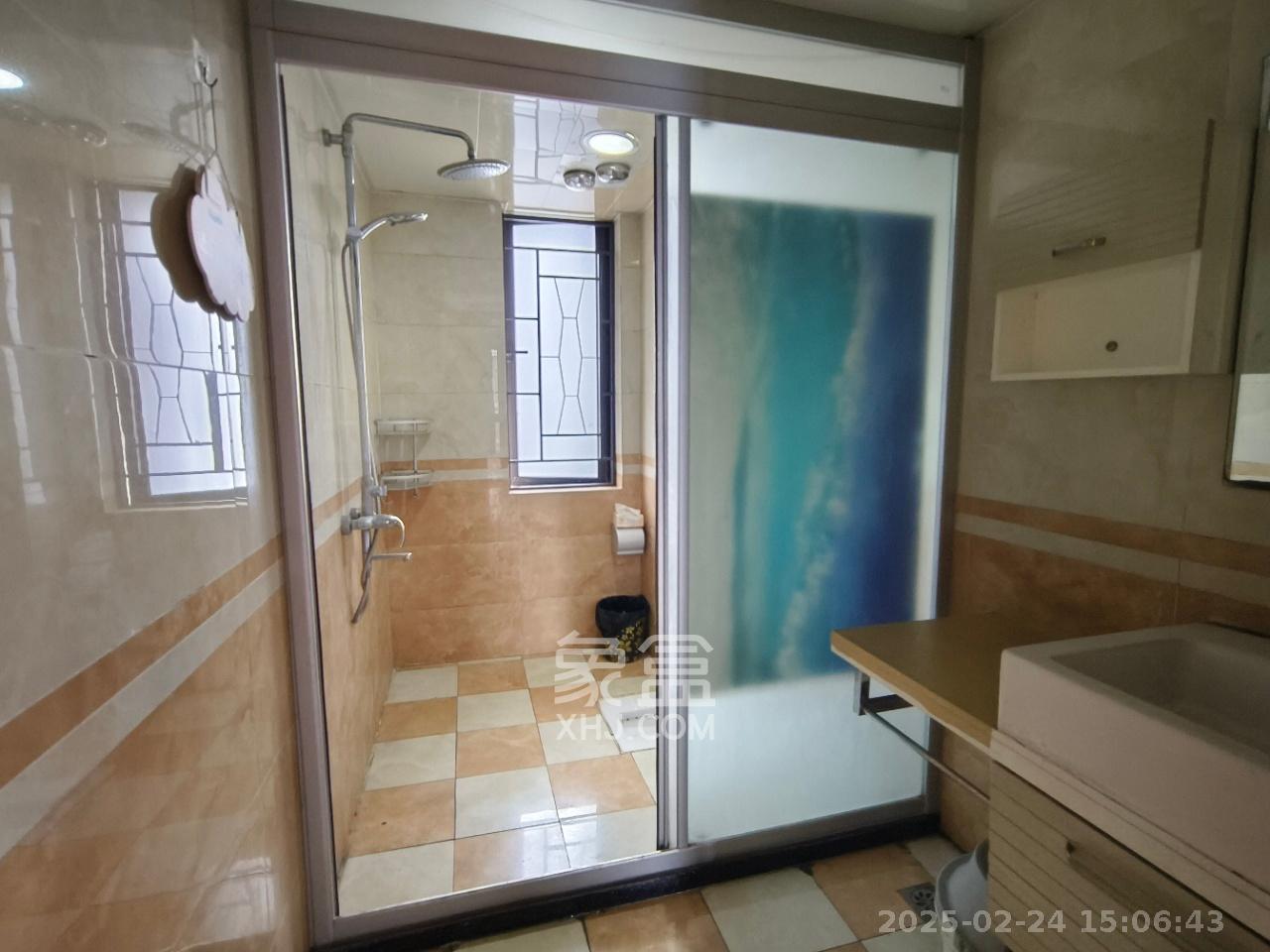 达美D6区  4室2厅2卫   3800.00元/月室内图