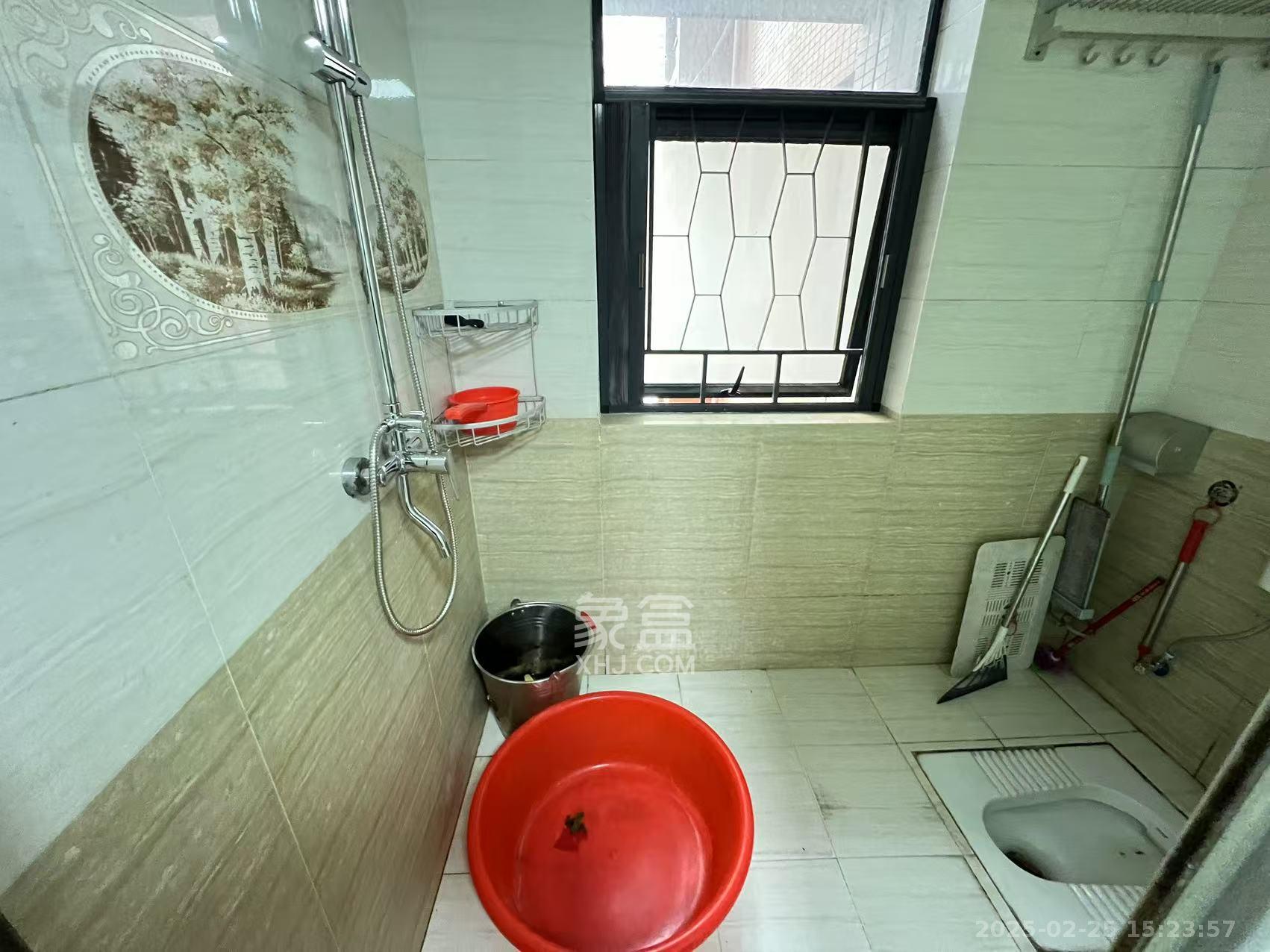 山水华景  3室2厅2卫   2800.00元/月室内图