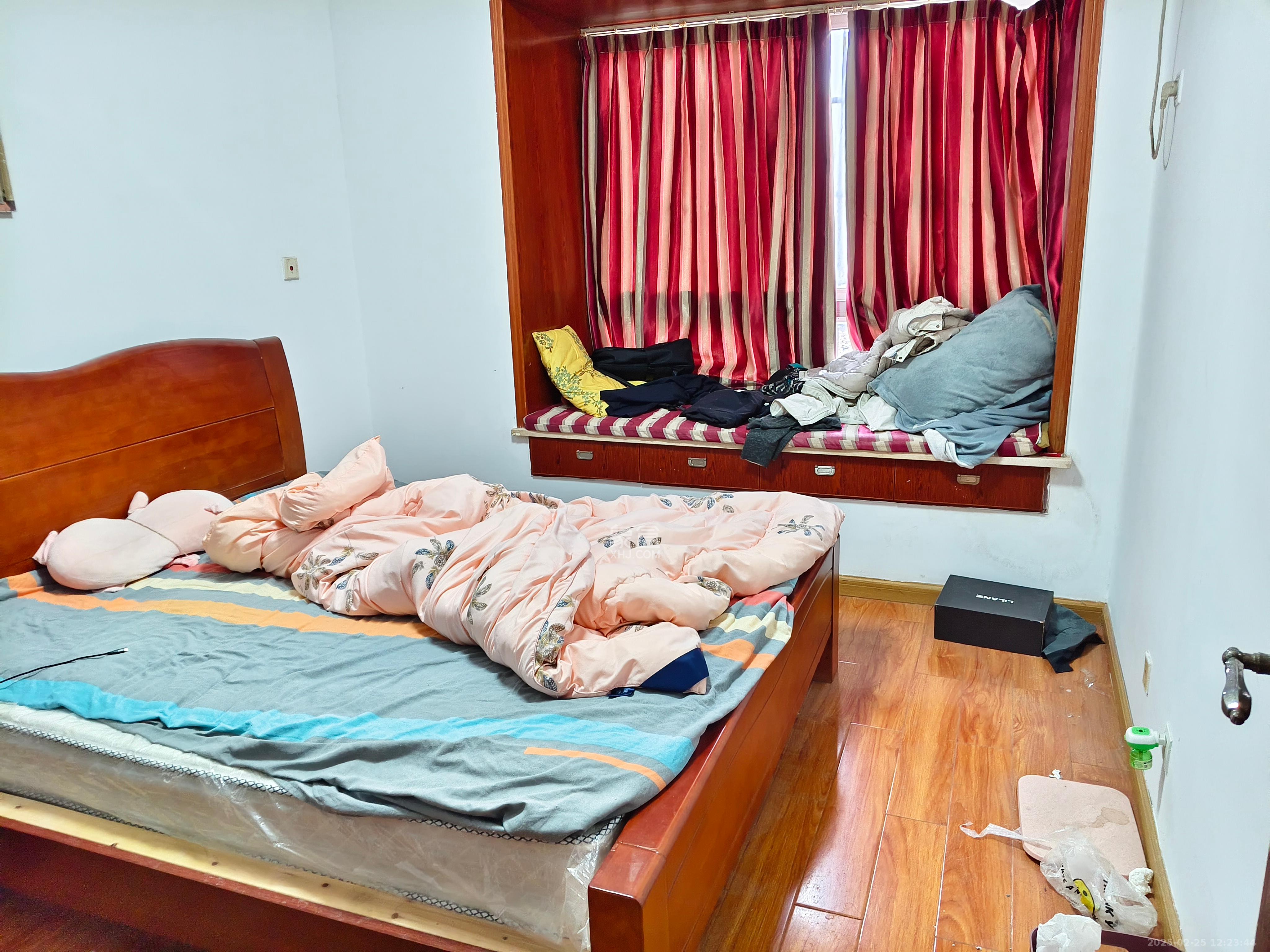 和润园一、二期 3室2厅1卫 2200.0元/月 和润园一、二期 3室2厅1卫 2200.0元/月室内图