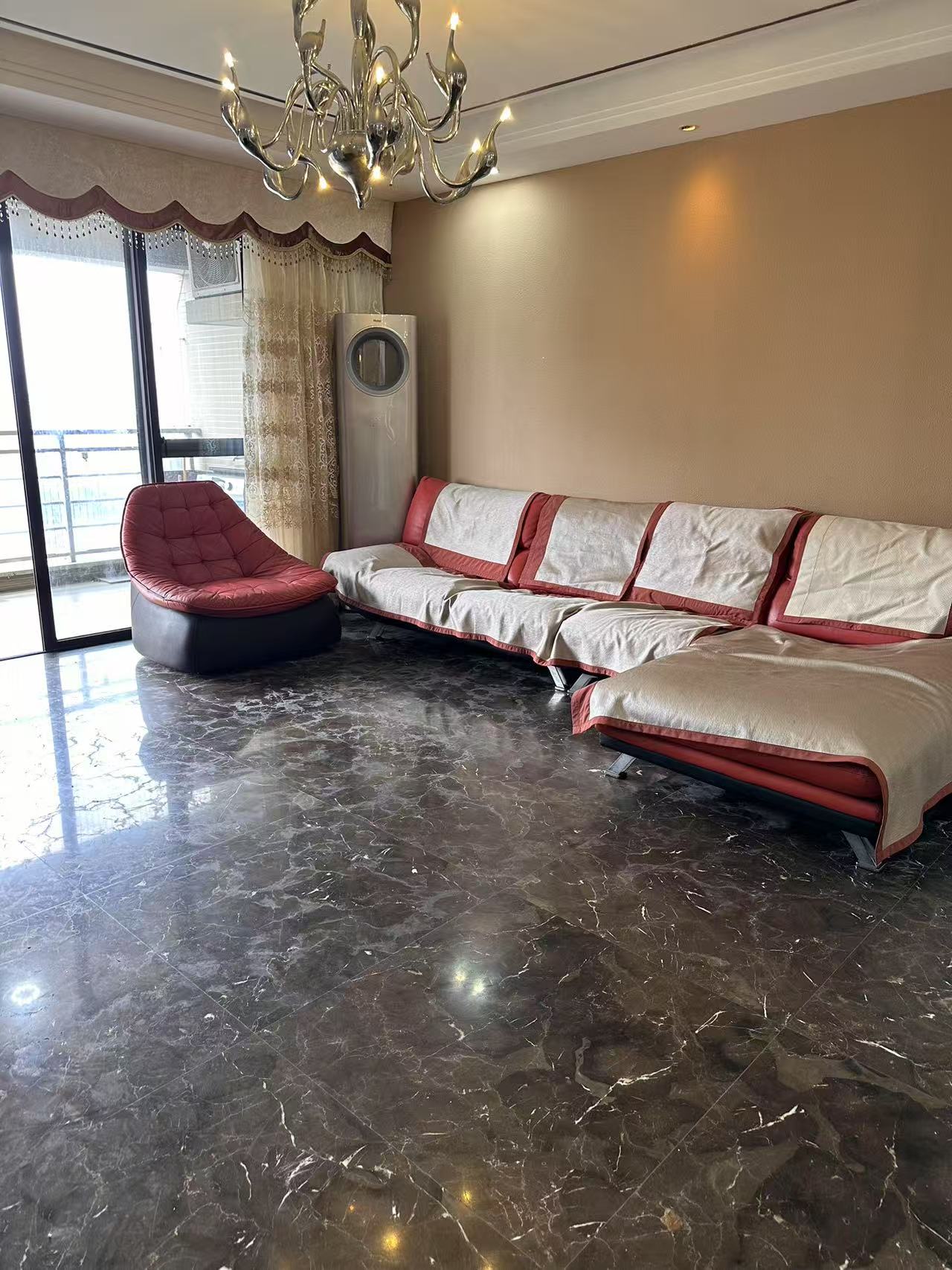 滨江海岸一期  3室2厅2卫   3600.00元/月室内图