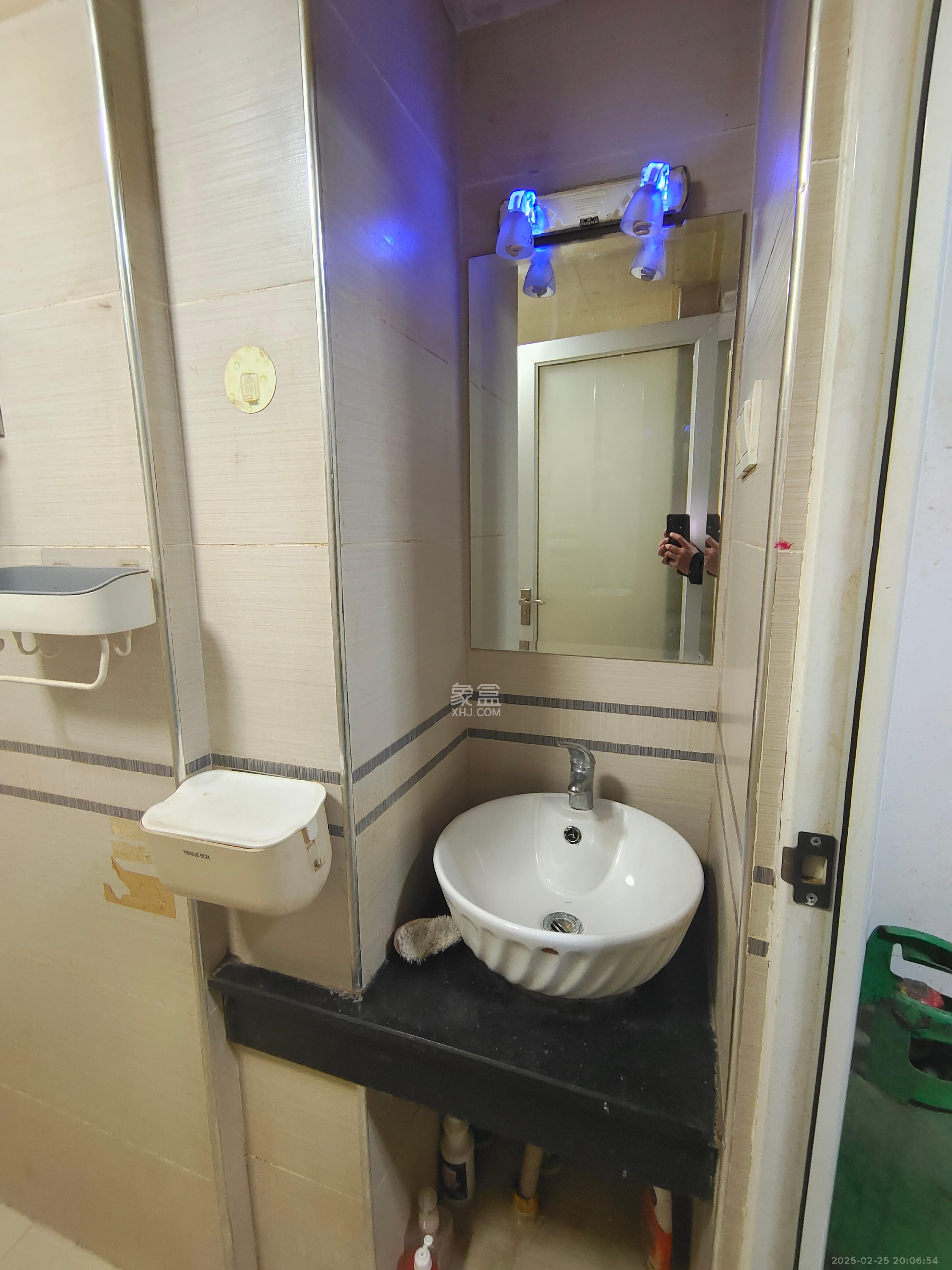 月亮湾草莓街区一、二期  1室1厅1卫   1200.00元/月室内图