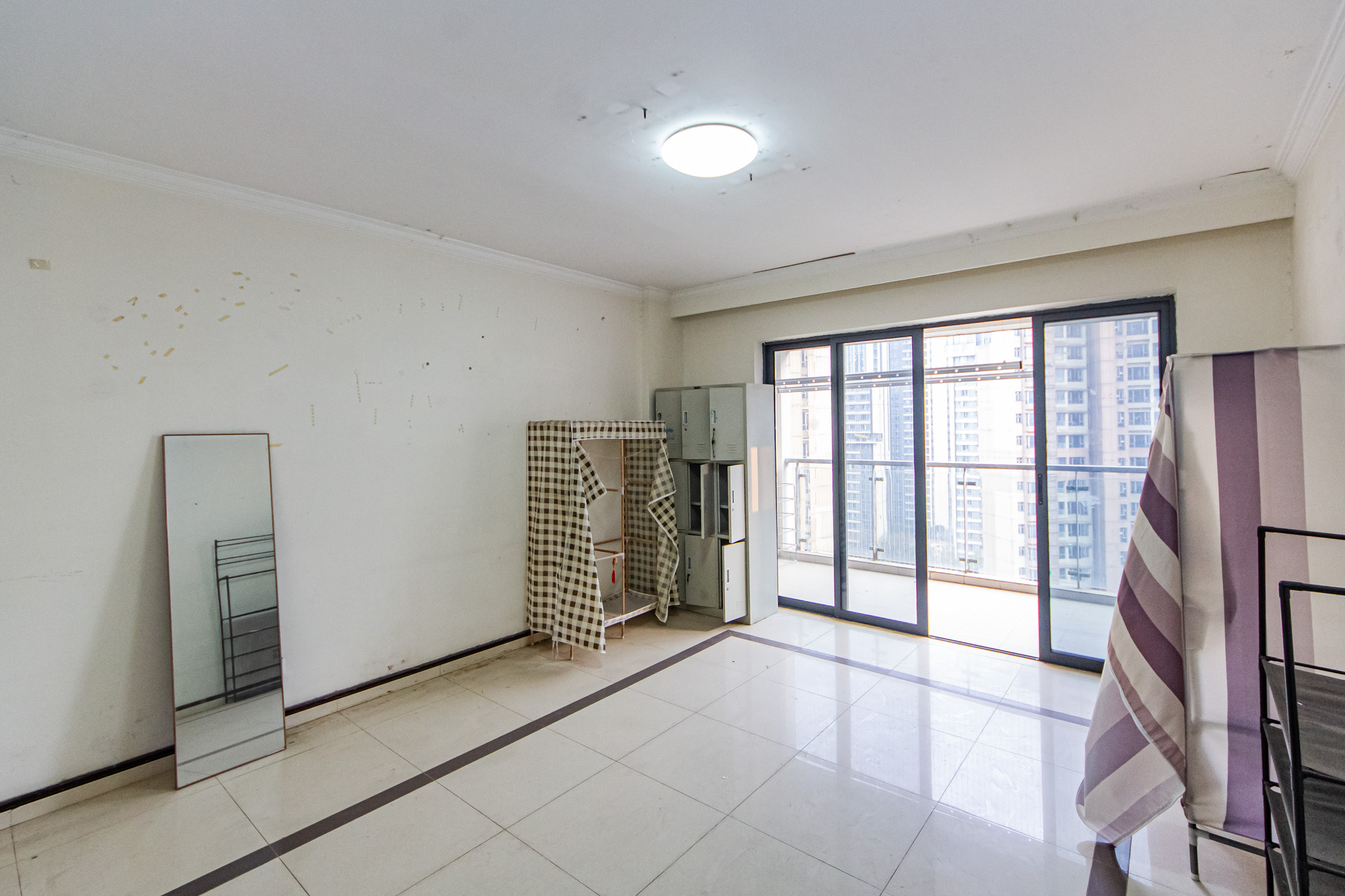 珠江花城二期扶水岸 3室2厅2卫 94.0万 珠江花城二期扶水岸 3室2厅2卫 94.0万客厅