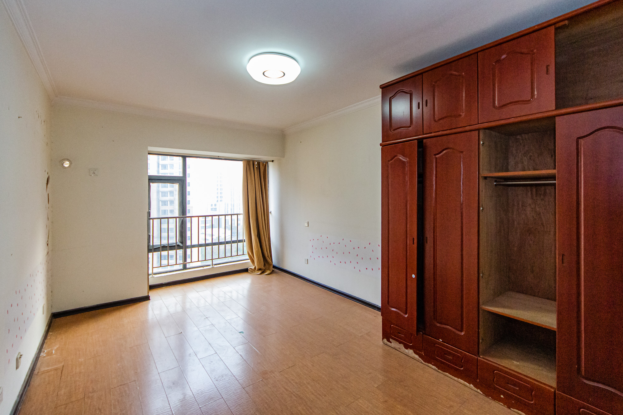 珠江花城二期扶水岸 3室2厅2卫 94.0万 珠江花城二期扶水岸 3室2厅2卫 94.0万卧室