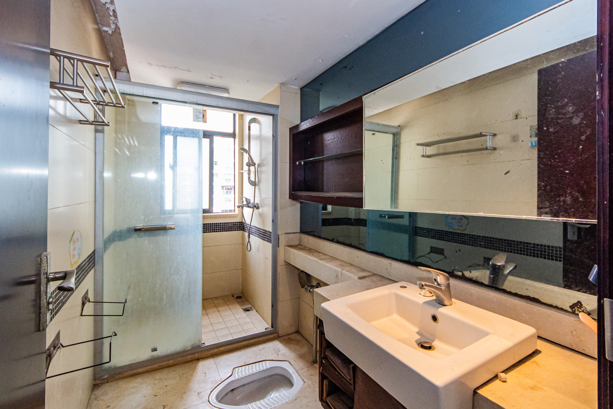 珠江花城二期扶水岸 3室2厅2卫 94.0万 珠江花城二期扶水岸 3室2厅2卫 94.0万卫生间