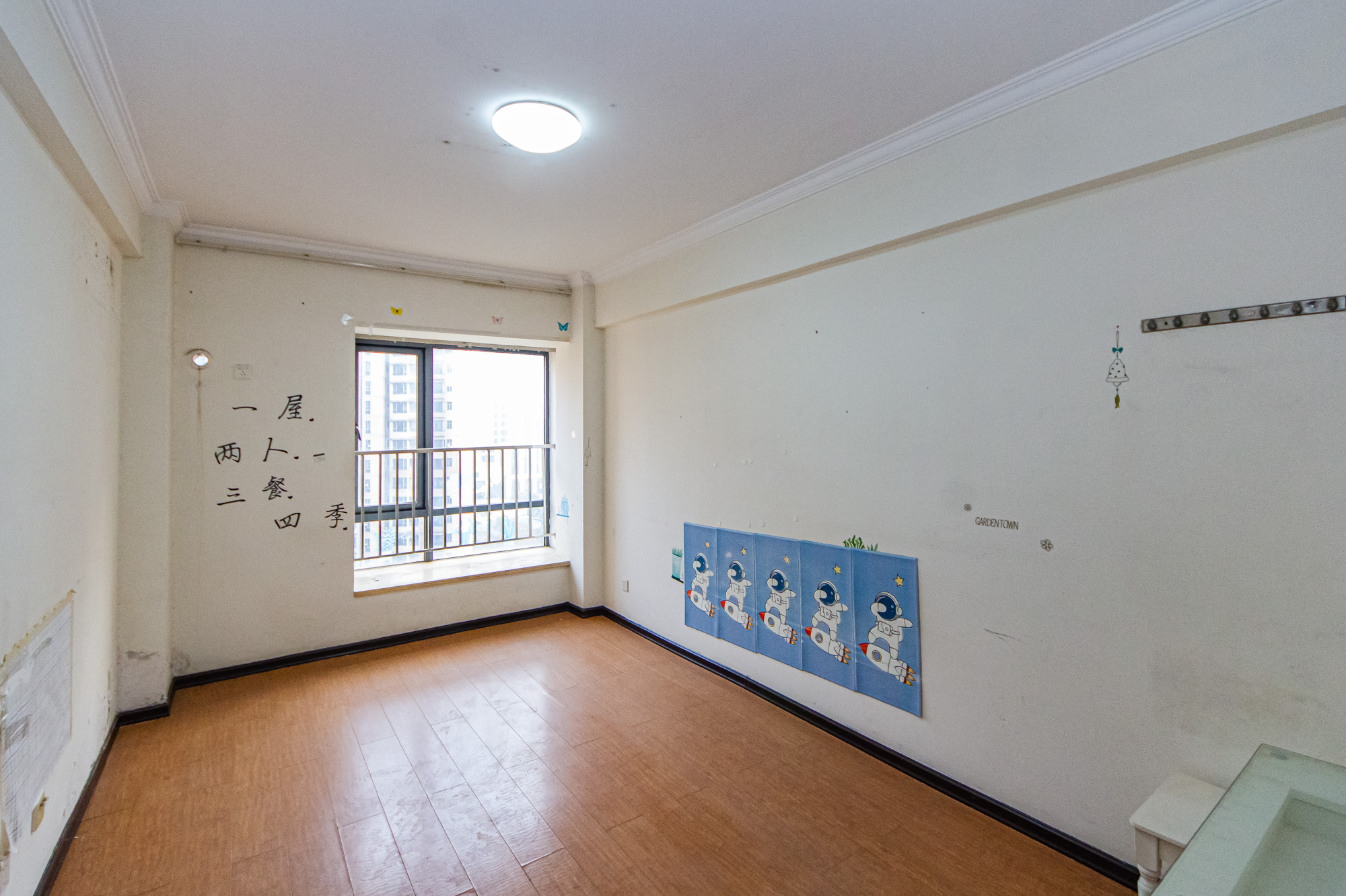 珠江花城二期扶水岸 3室2厅2卫 94.0万 珠江花城二期扶水岸 3室2厅2卫 94.0万卧室