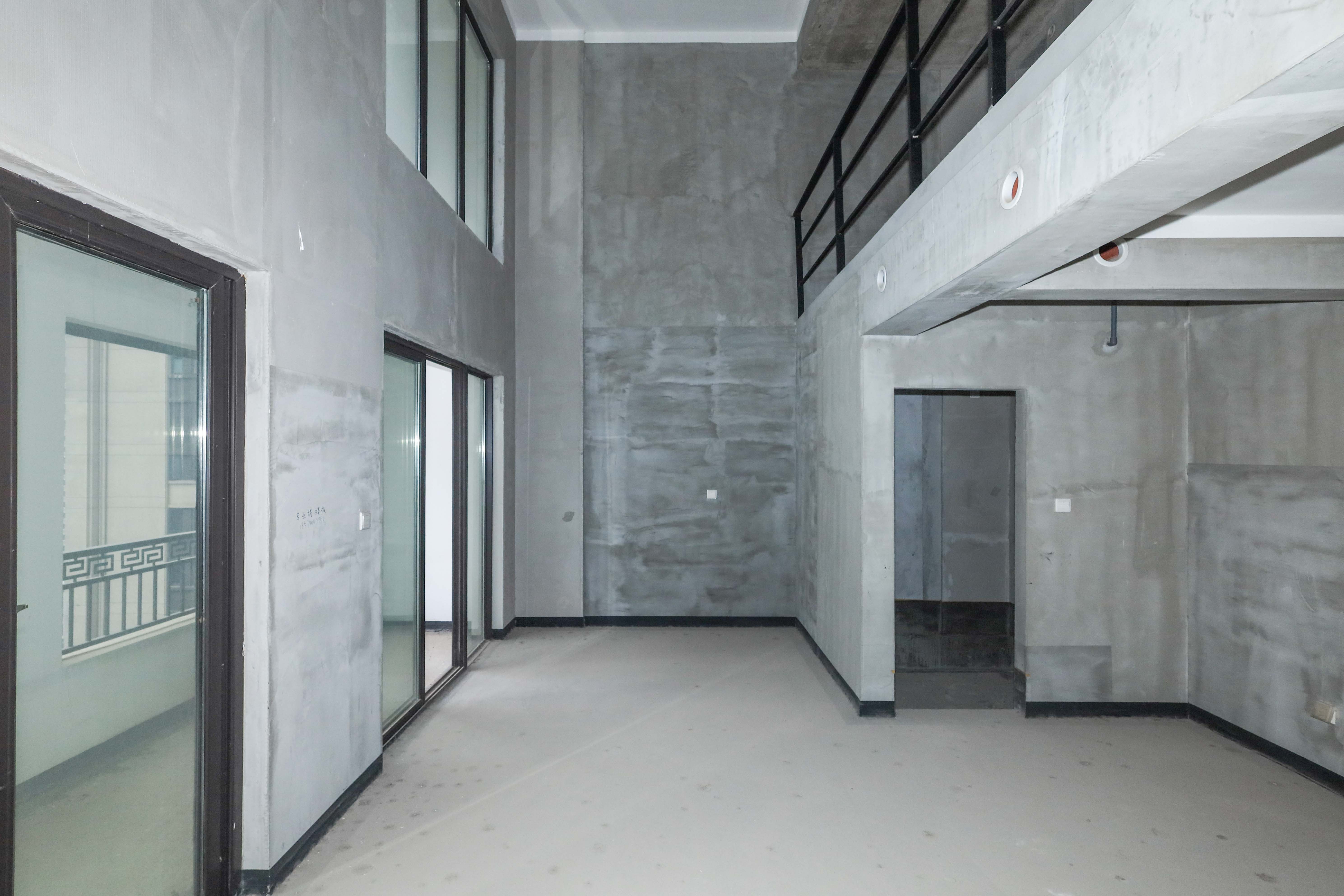建发央著  4室2厅2卫   162.00万客厅