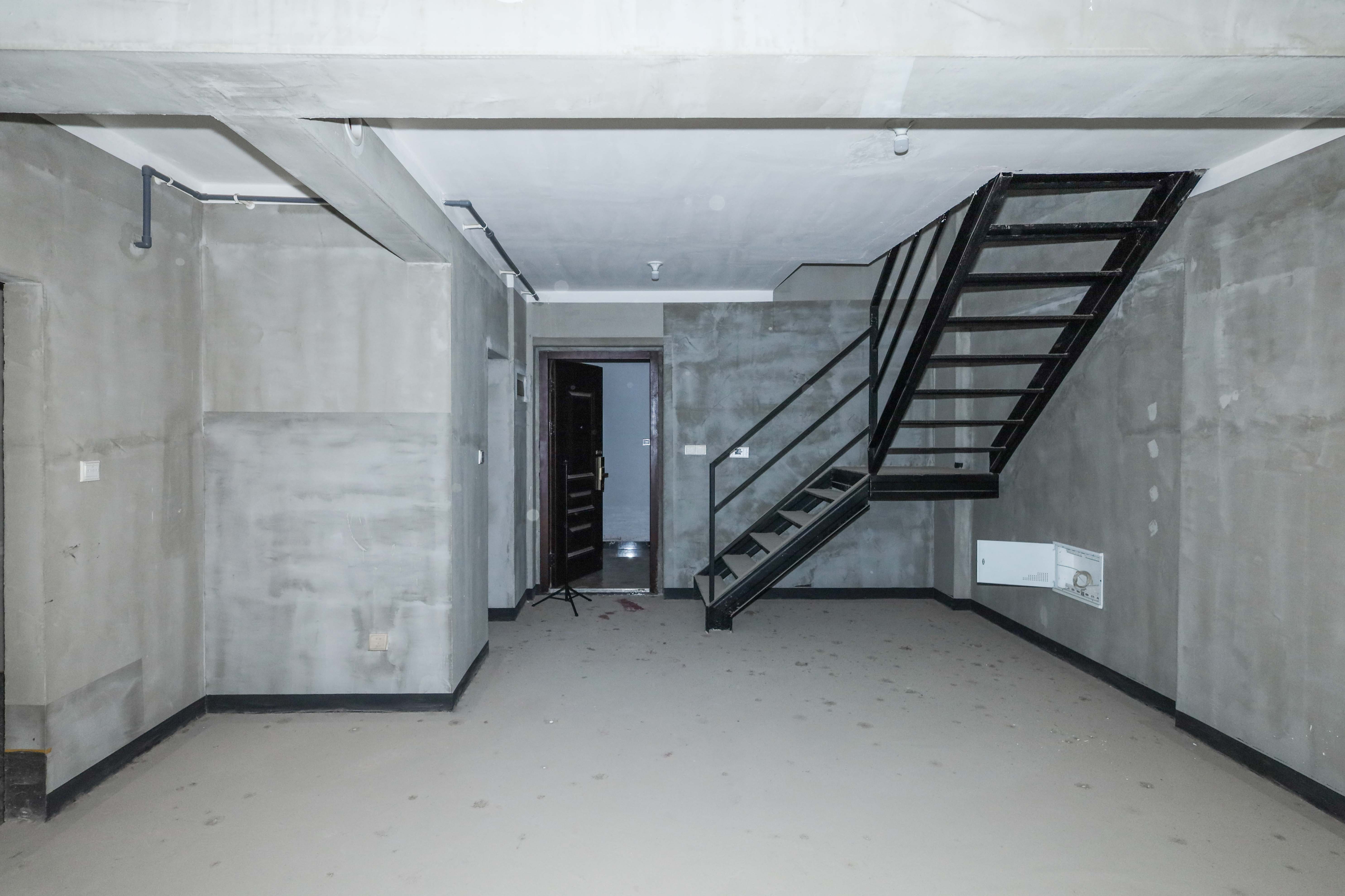 建发央著  4室2厅2卫   162.00万客厅