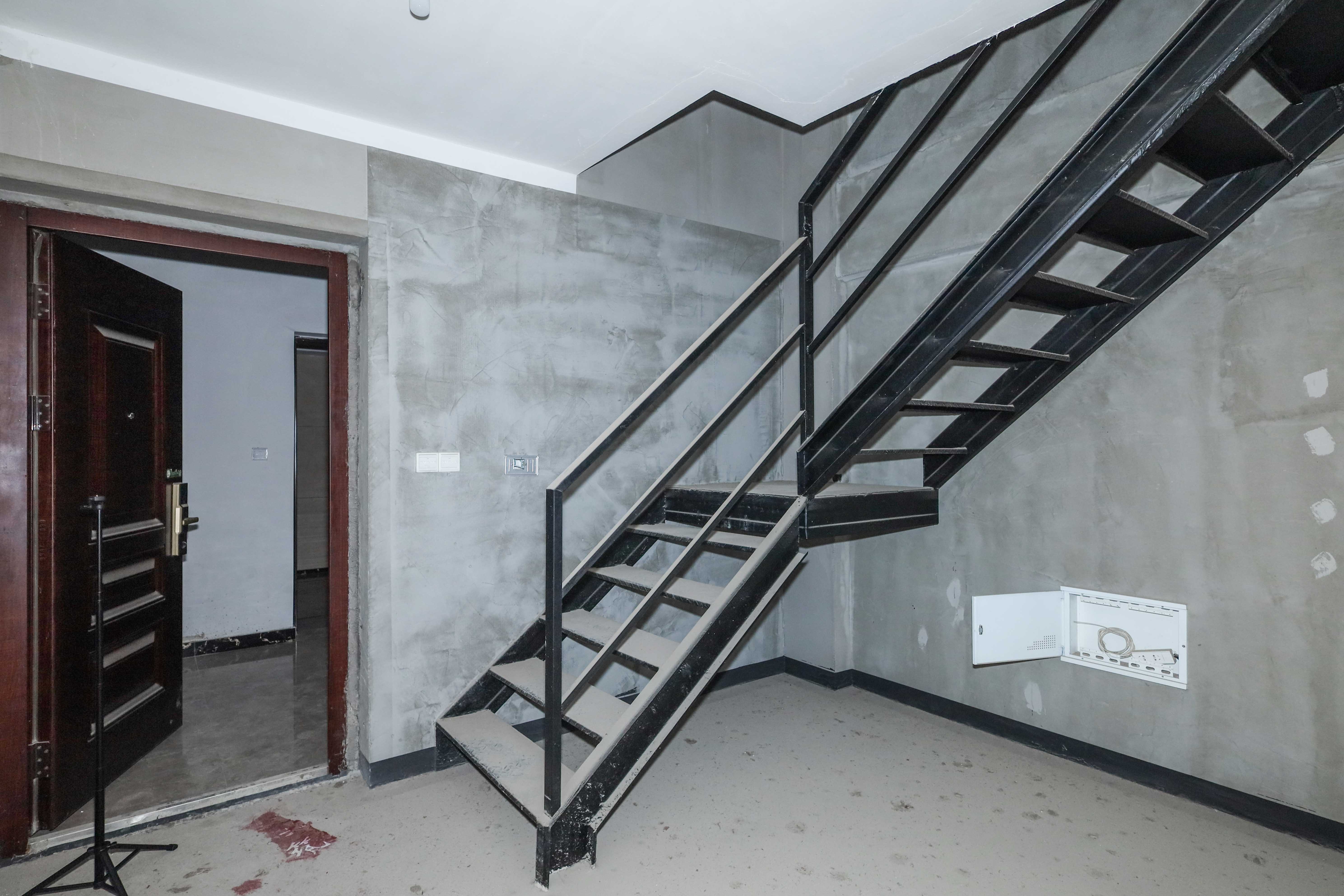 建发央著  4室2厅2卫   162.00万其他