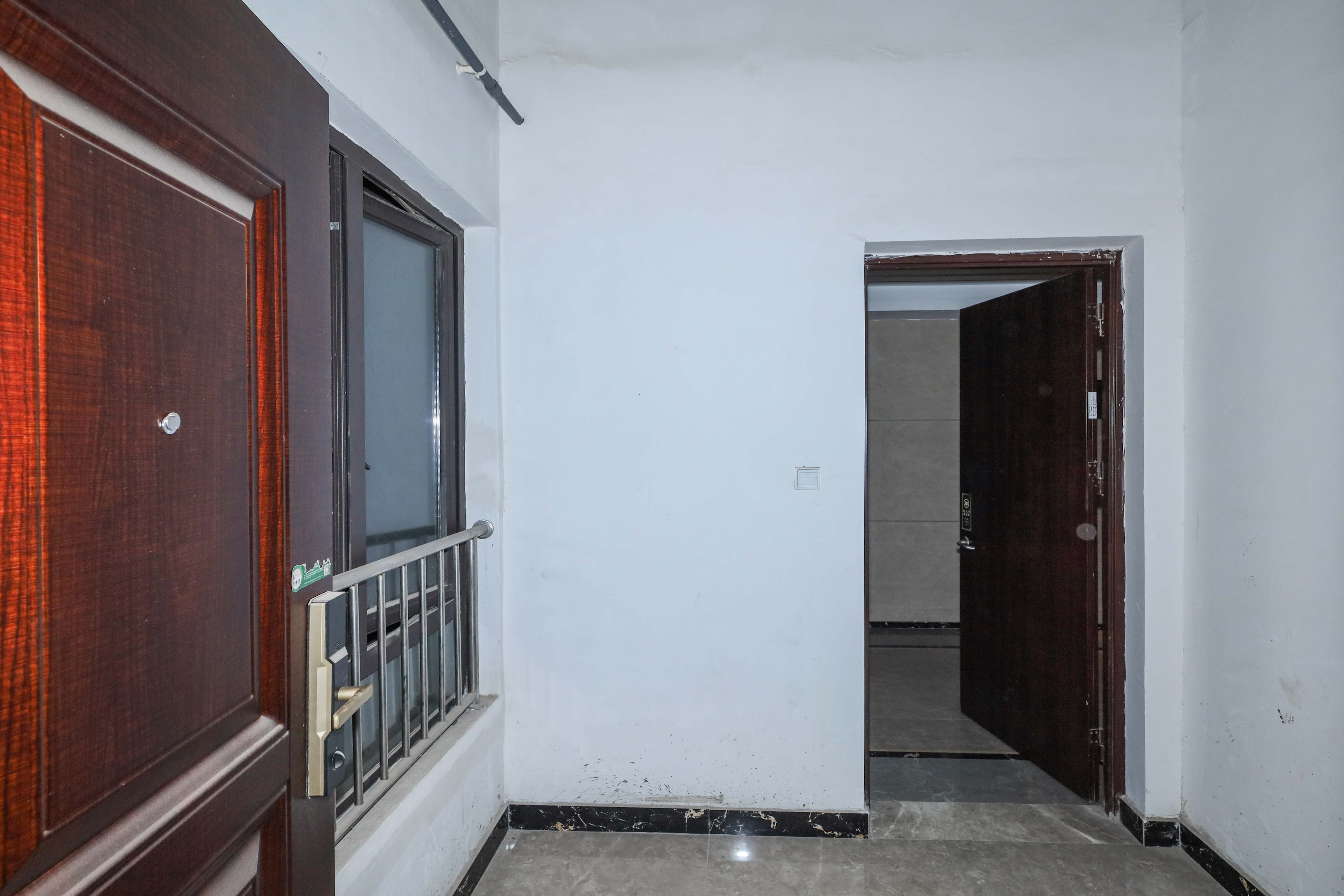 建发央著  4室2厅2卫   162.00万其他