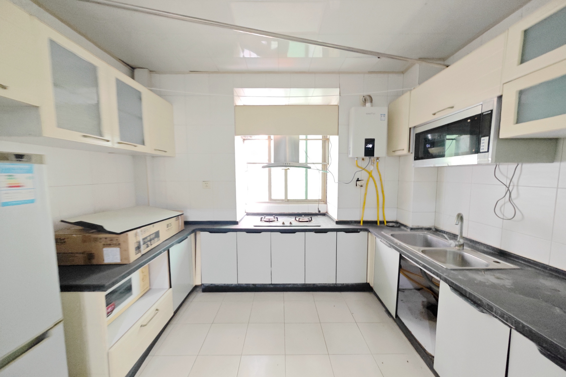 宏轩花苑  3室2厅2卫    82.0万 宏轩花苑  3室2厅2卫    82.0万厨房