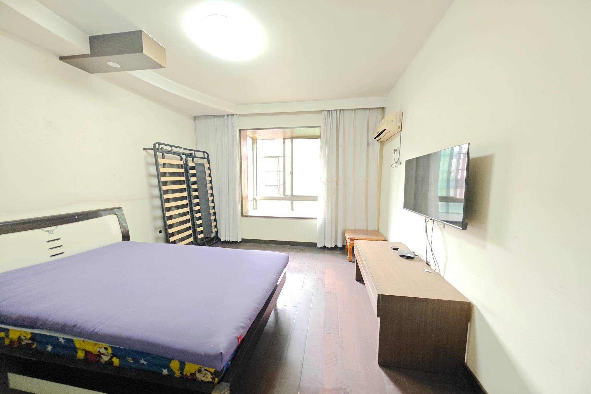 宏轩花苑  3室2厅2卫    82.0万 宏轩花苑  3室2厅2卫    82.0万卧室