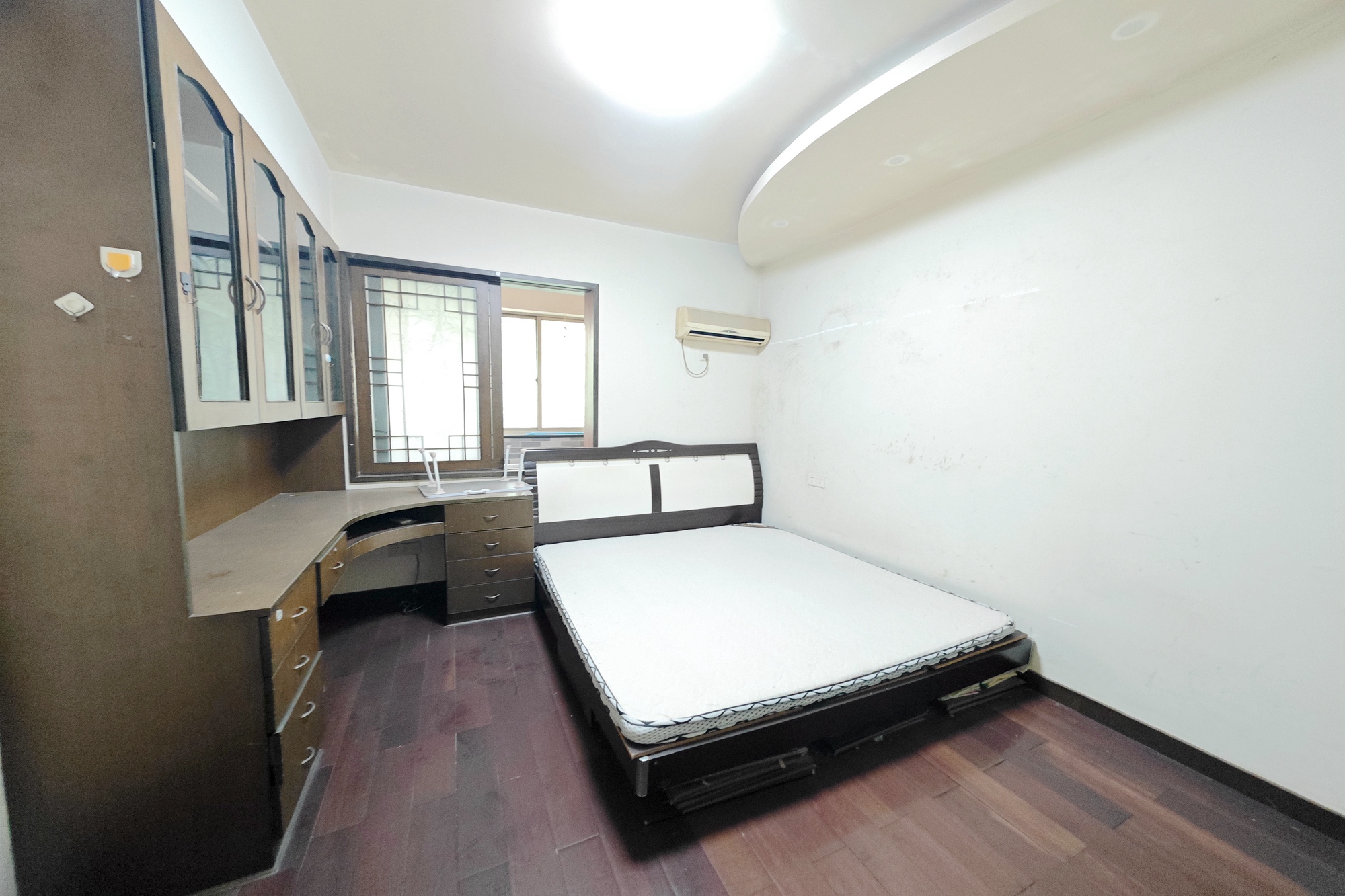 宏轩花苑  3室2厅2卫    82.0万 宏轩花苑  3室2厅2卫    82.0万卧室