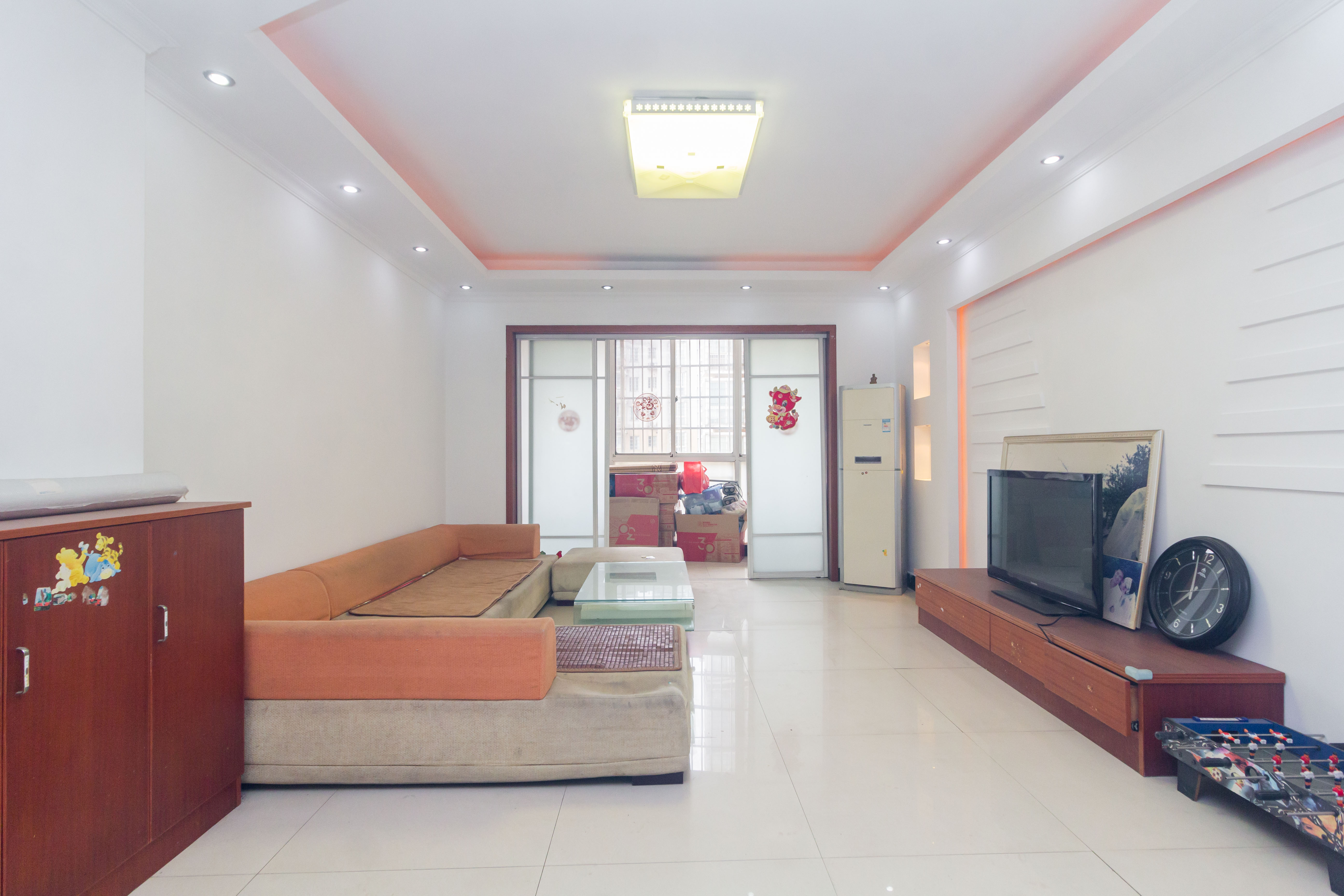 圣力华苑 3室2厅2卫 59.8万 圣力华苑 3室2厅2卫 59.8万客厅