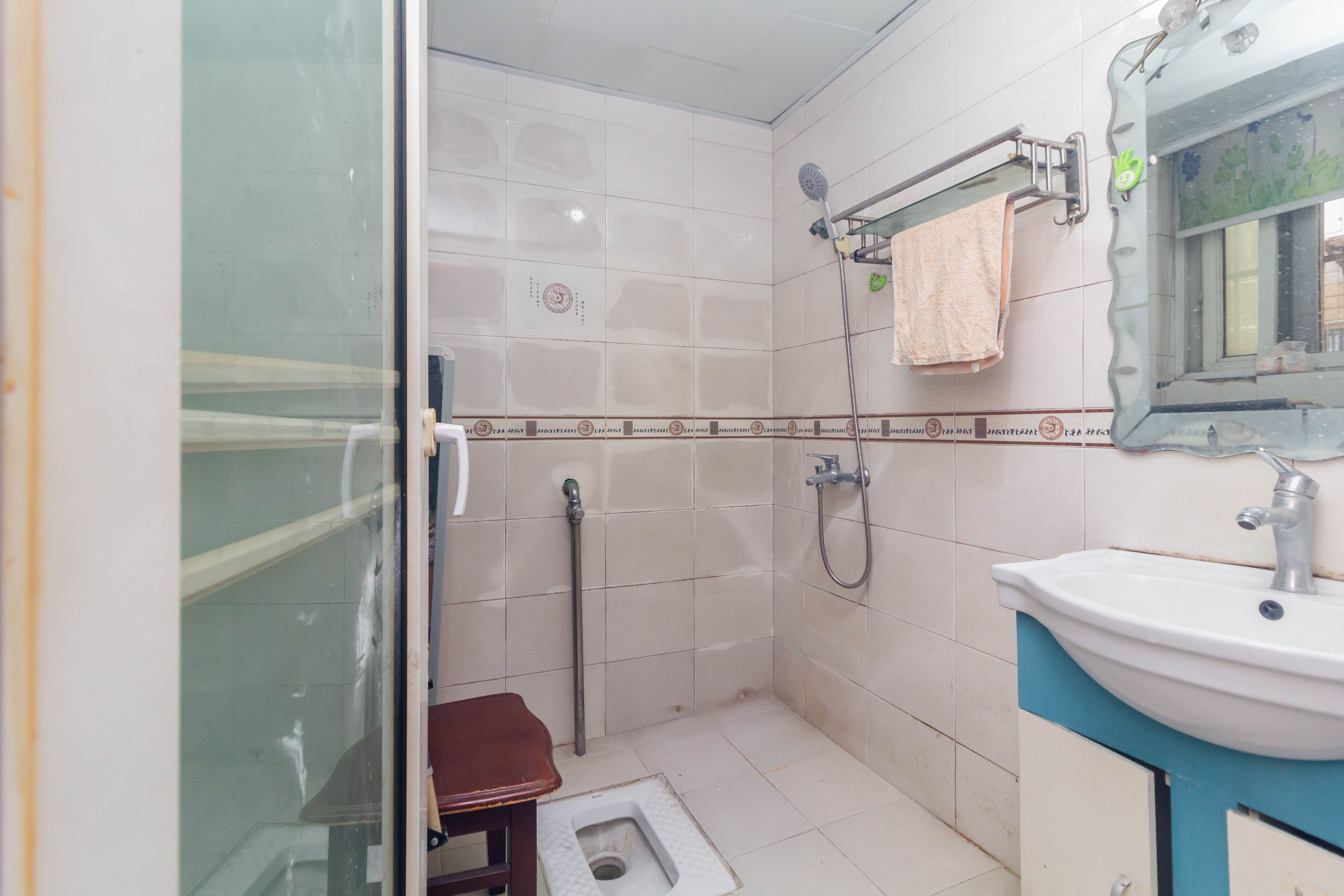 圣力华苑 3室2厅2卫 59.8万 圣力华苑 3室2厅2卫 59.8万卫生间