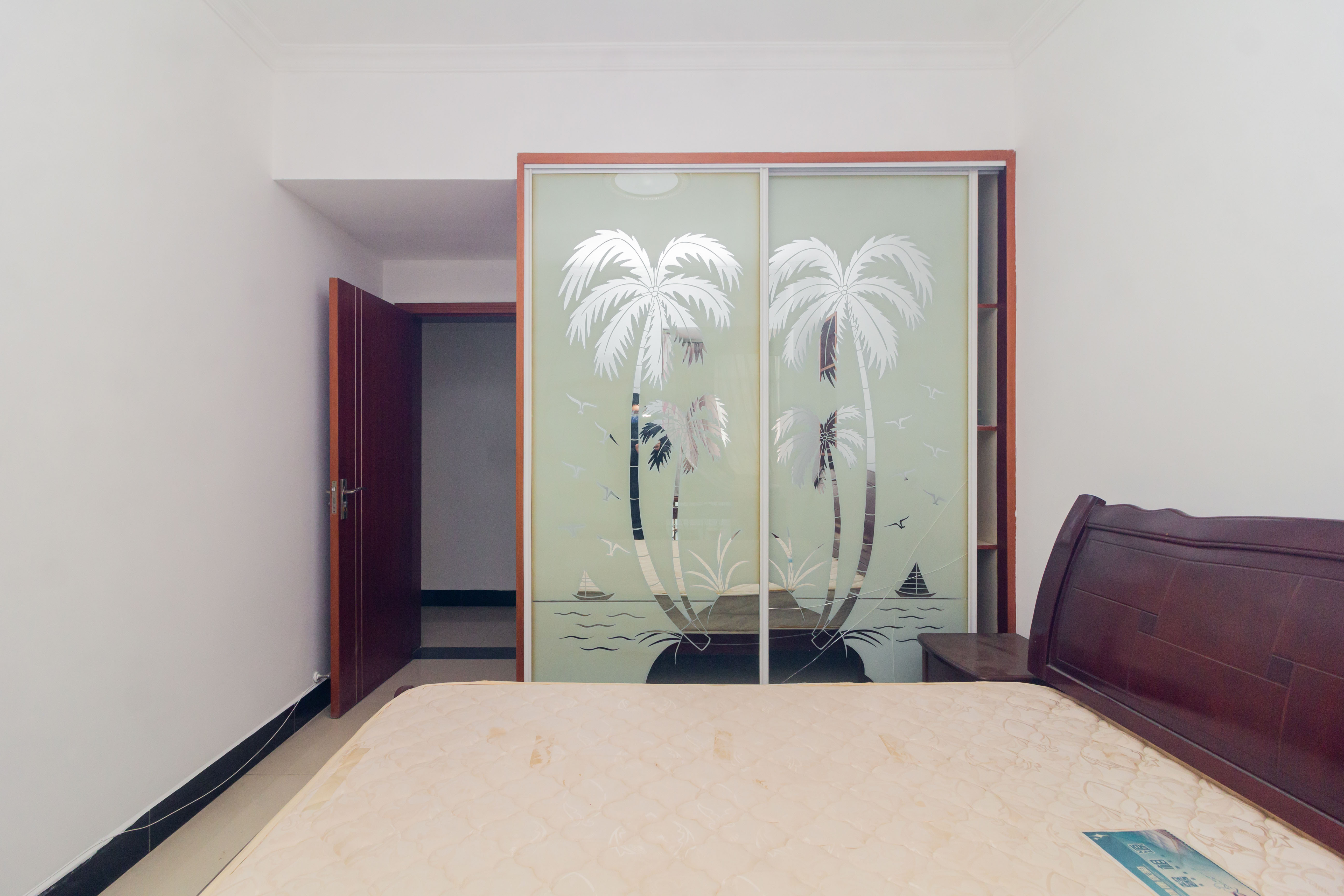 圣力华苑 3室2厅2卫 59.8万 圣力华苑 3室2厅2卫 59.8万卧室