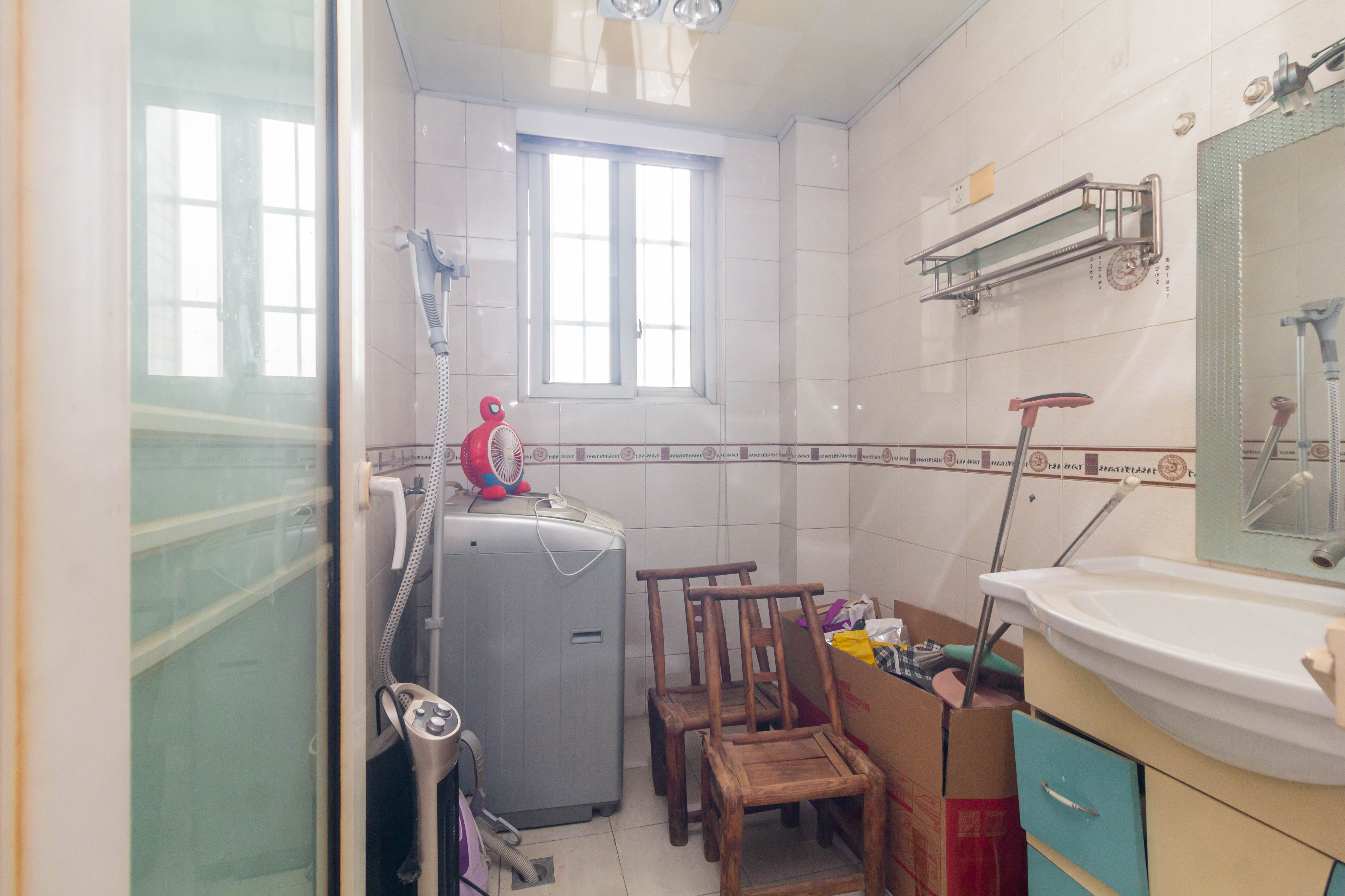 圣力华苑  3室2厅2卫    59.8万卫生间