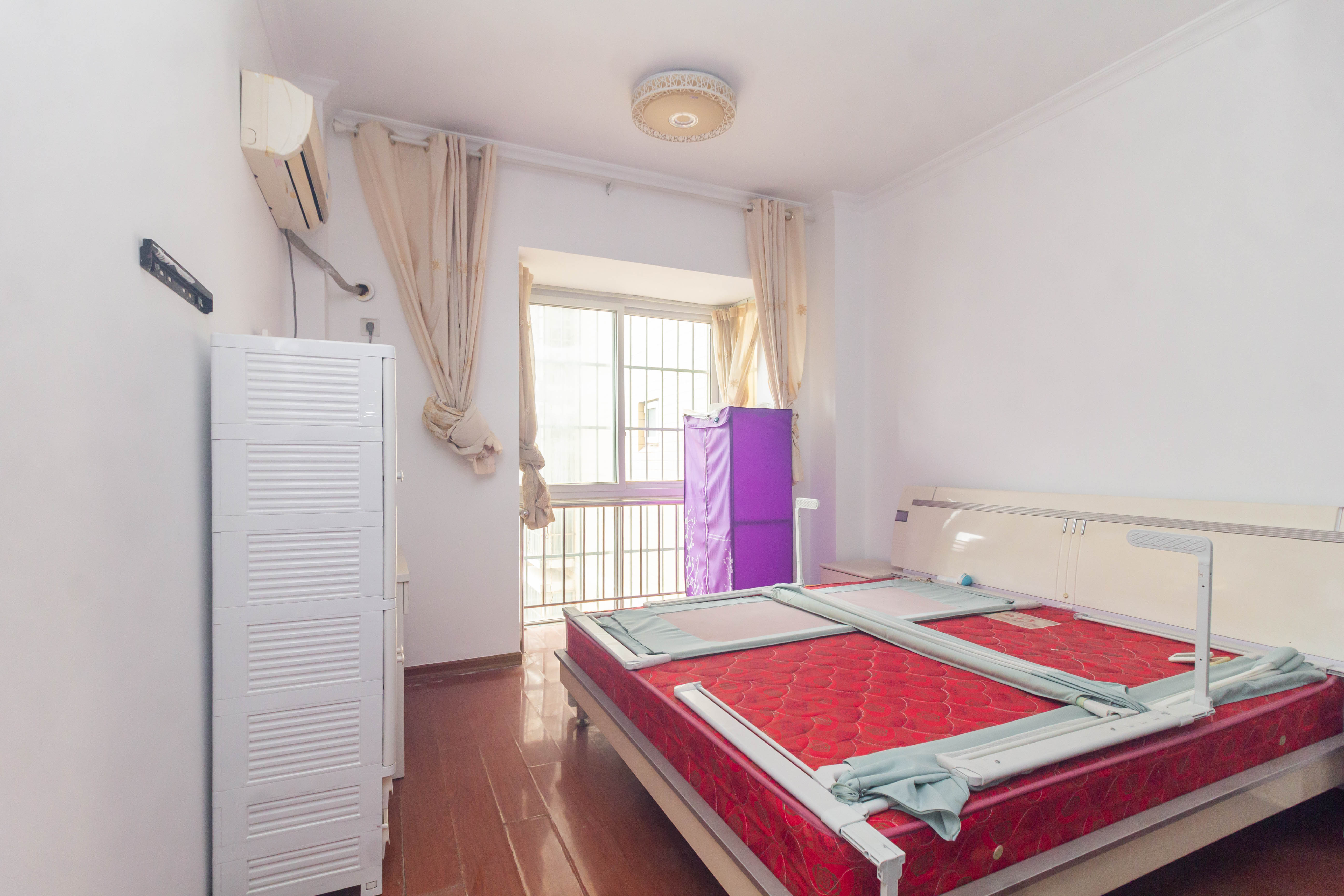 圣力华苑  3室2厅2卫    59.8万卧室