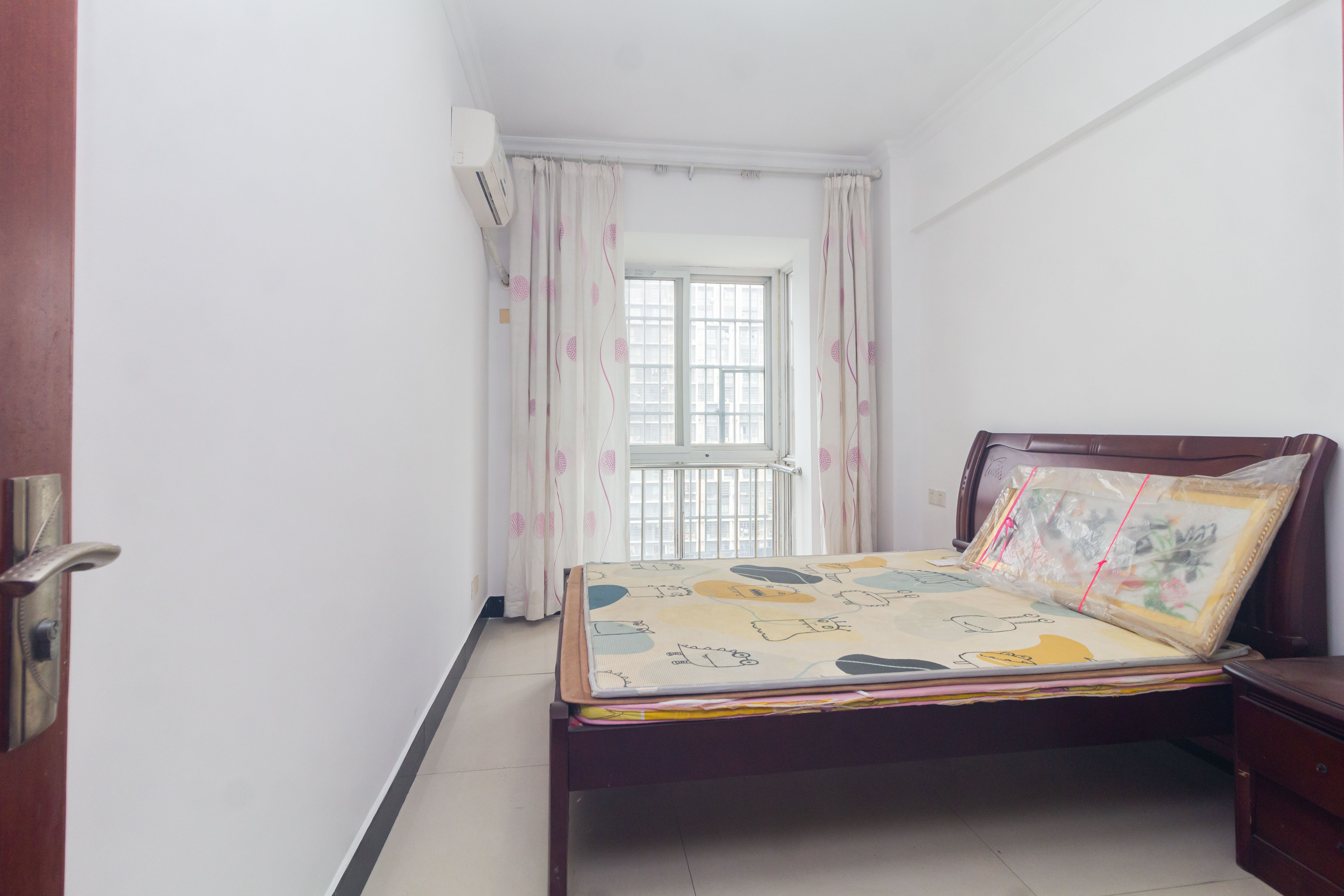 圣力华苑 3室2厅2卫 59.8万 圣力华苑 3室2厅2卫 59.8万卧室