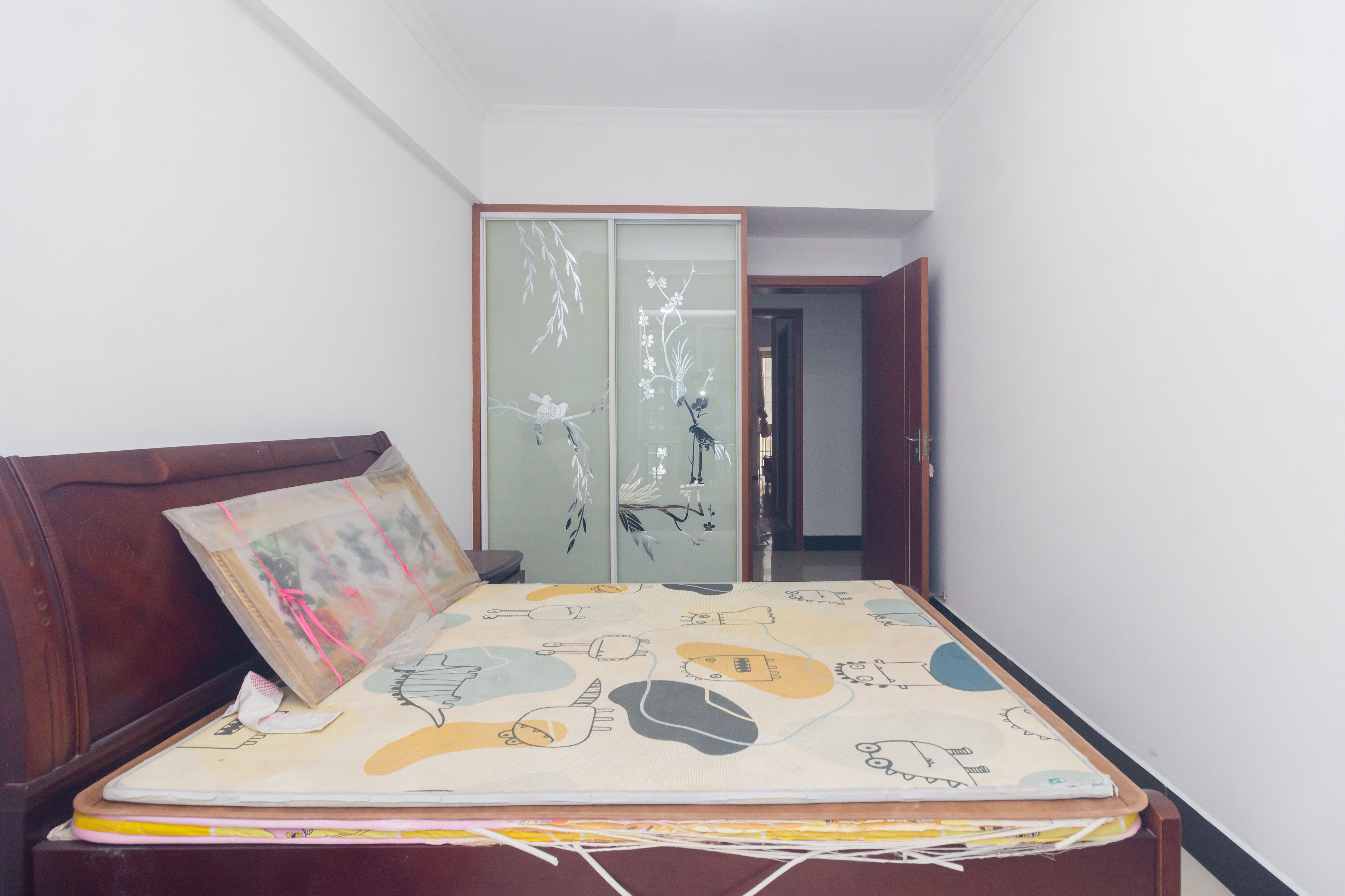 圣力华苑 3室2厅2卫 59.8万 圣力华苑 3室2厅2卫 59.8万卧室