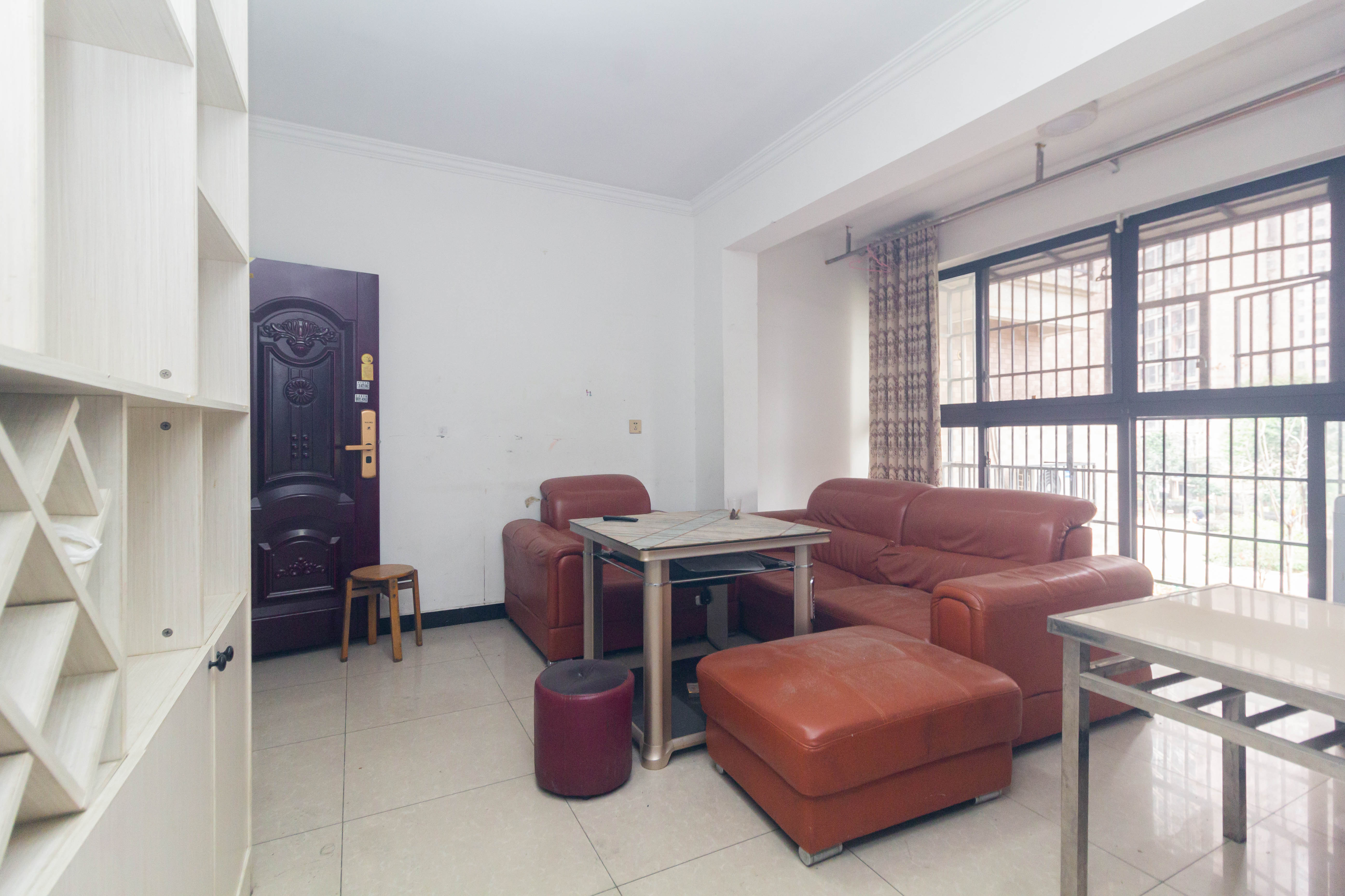 康桥长郡  3室2厅1卫    69.5万 康桥长郡  3室2厅1卫    69.5万客厅