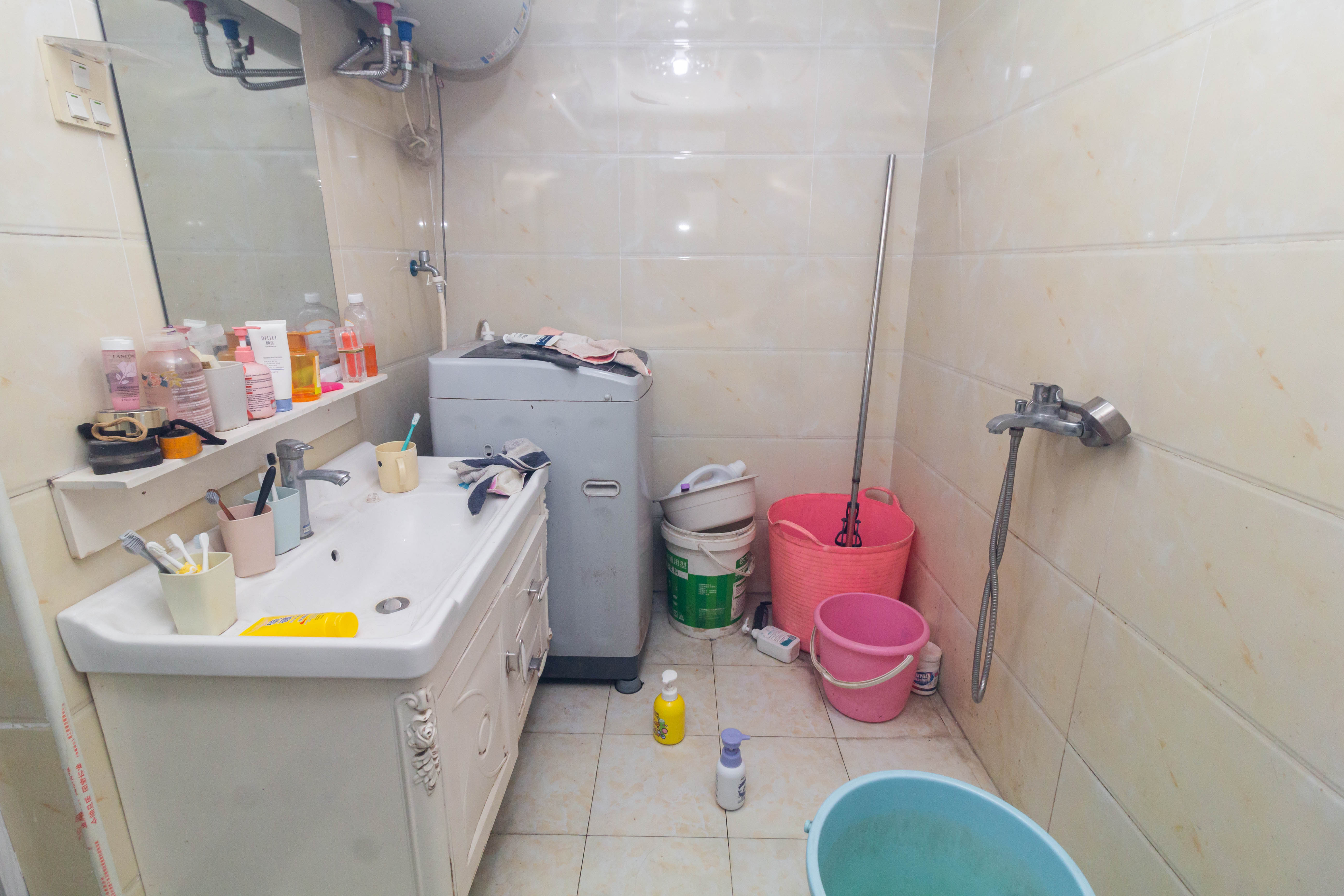 康桥长郡  3室2厅1卫    69.5万 康桥长郡  3室2厅1卫    69.5万卫生间