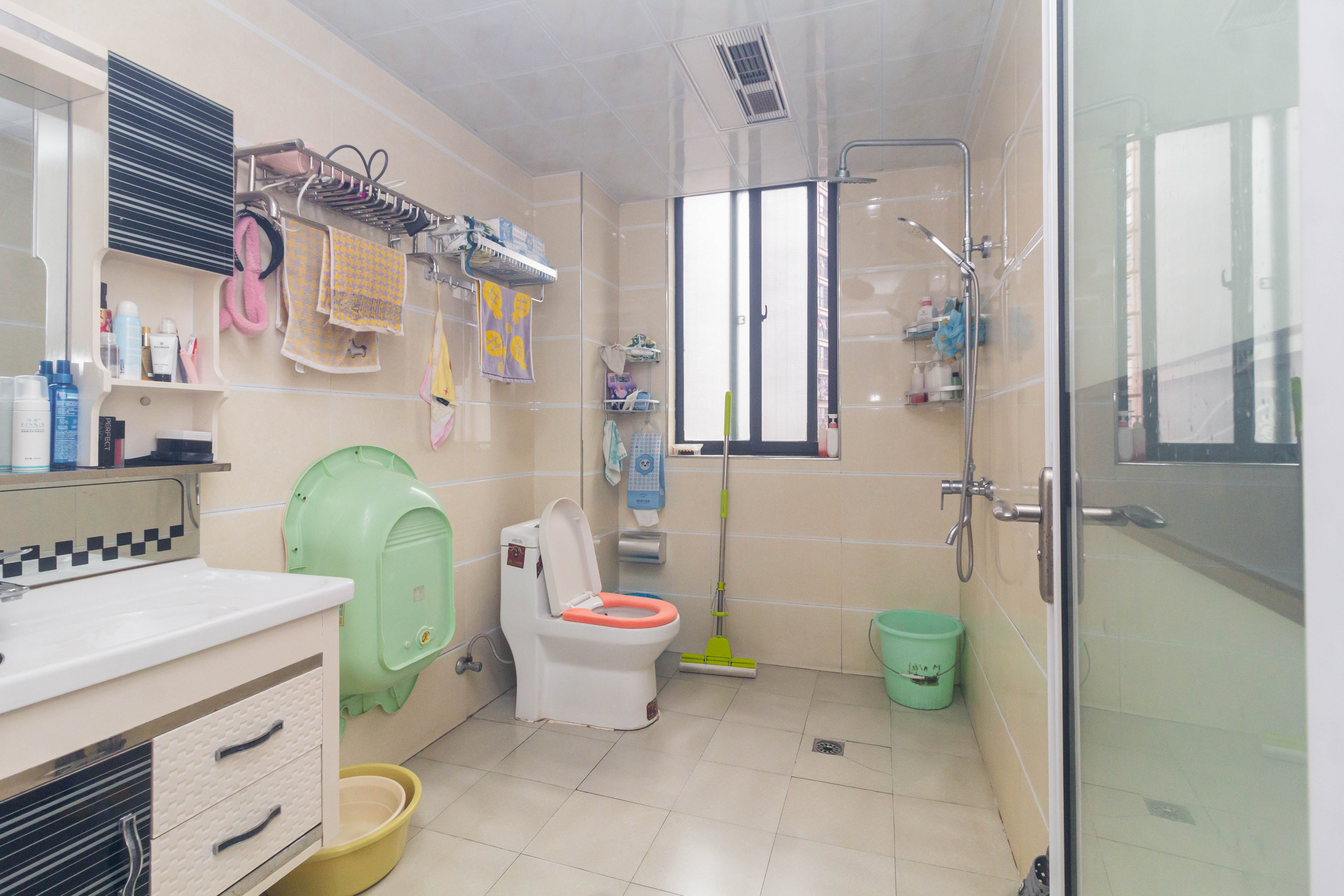 康桥长郡  4室2厅2卫    95.0万 康桥长郡  4室2厅2卫    95.0万卫生间