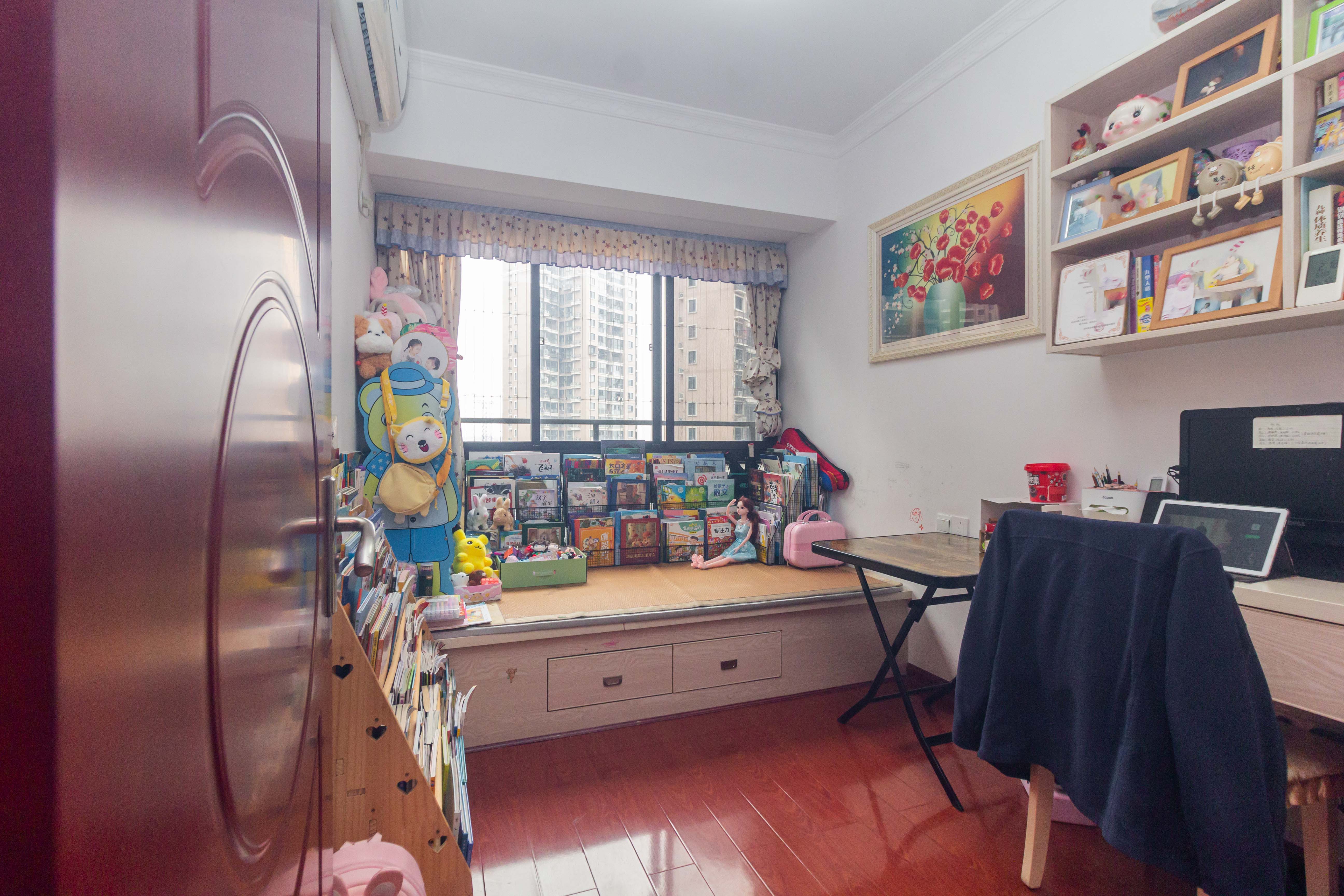 康桥长郡  4室2厅2卫    95.0万 康桥长郡  4室2厅2卫    95.0万卧室